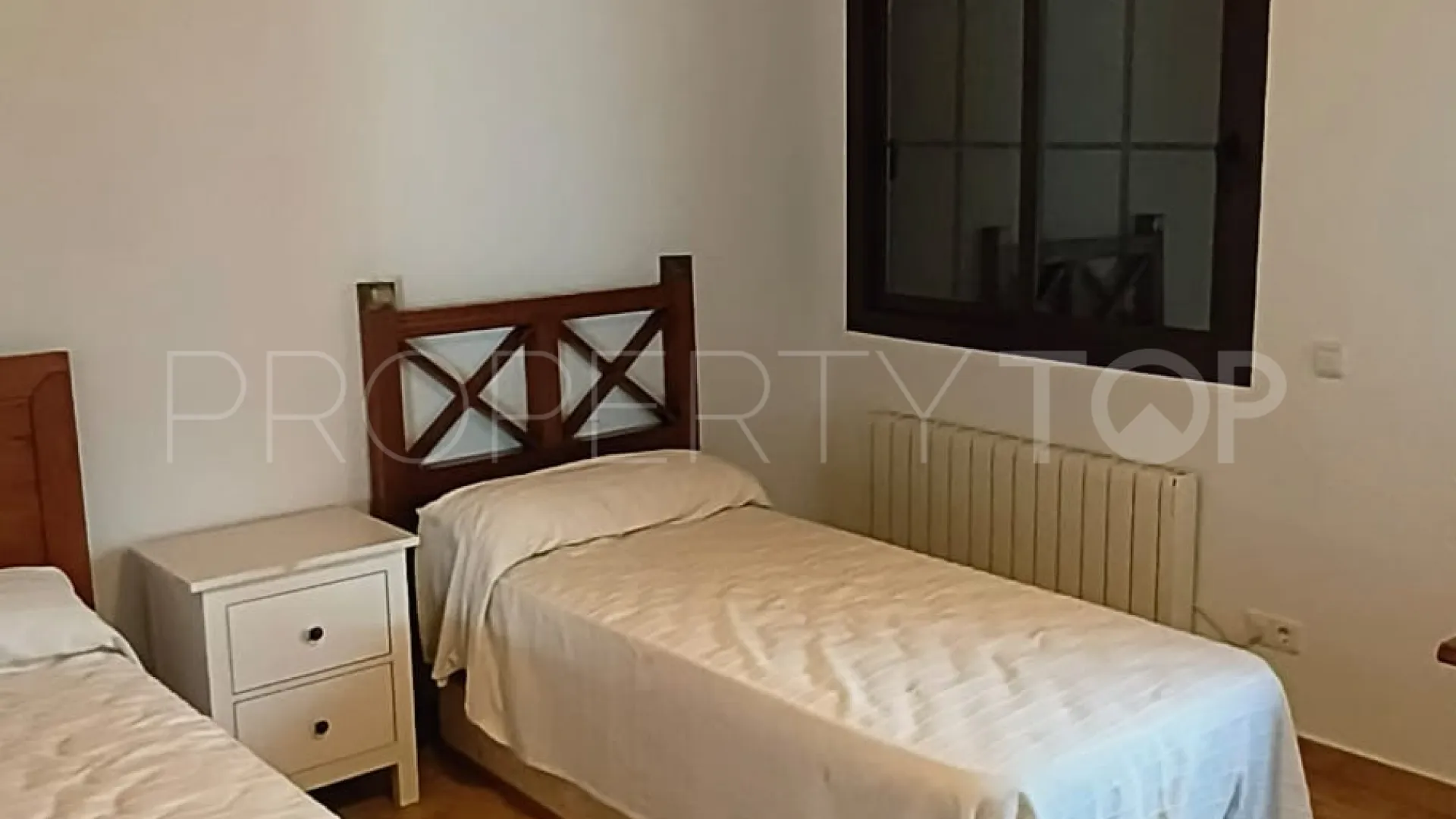 For sale country house in La Alberdina with 3 bedrooms