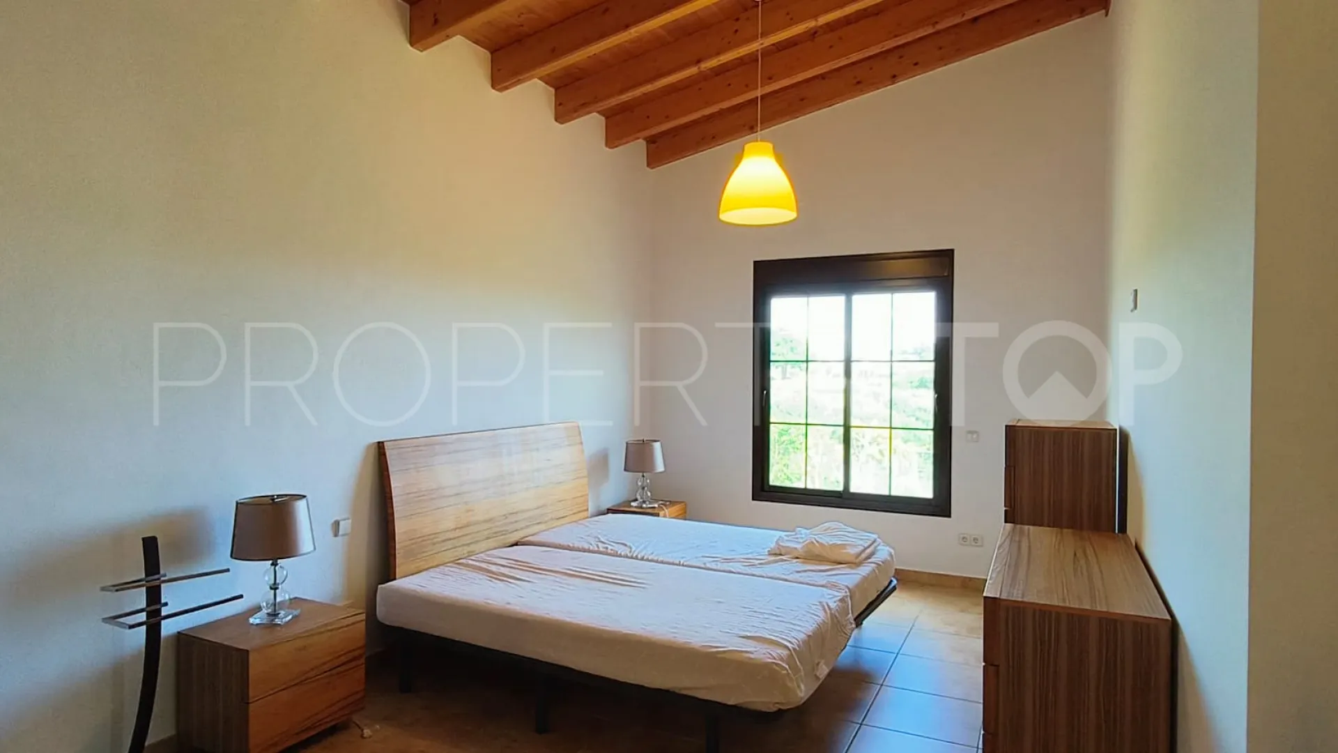 For sale country house in La Alberdina with 3 bedrooms