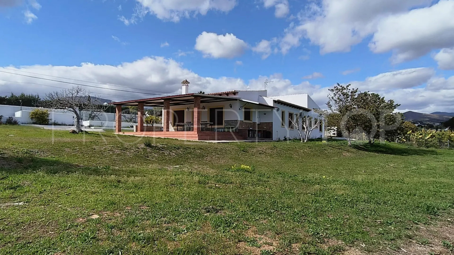 For sale country house in La Alberdina with 3 bedrooms