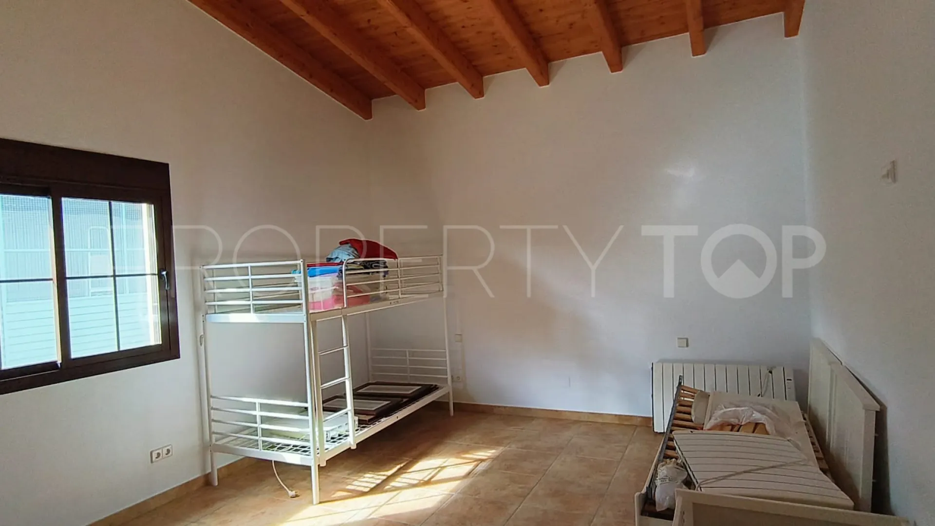 For sale country house in La Alberdina with 3 bedrooms