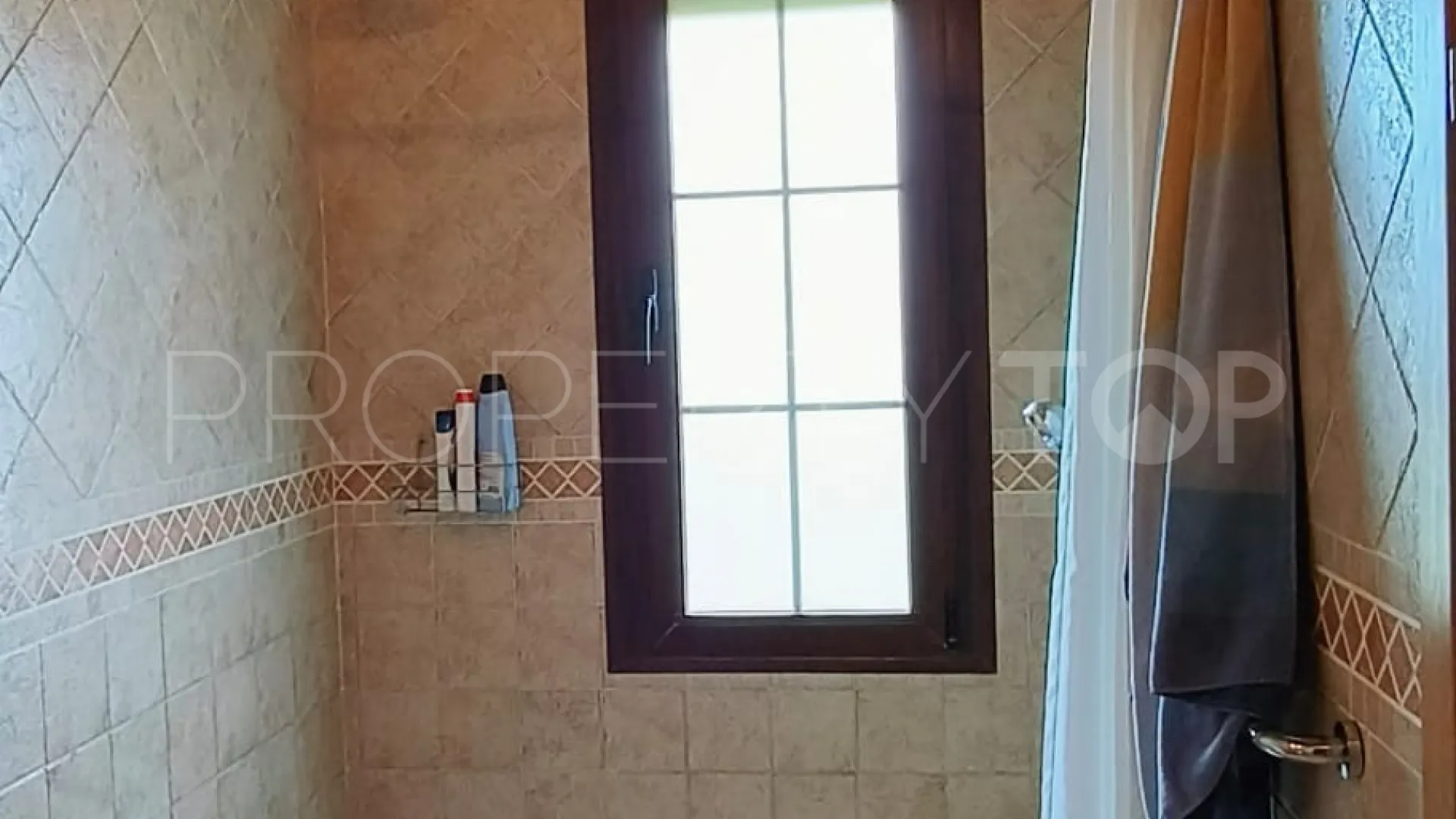 For sale country house in La Alberdina with 3 bedrooms