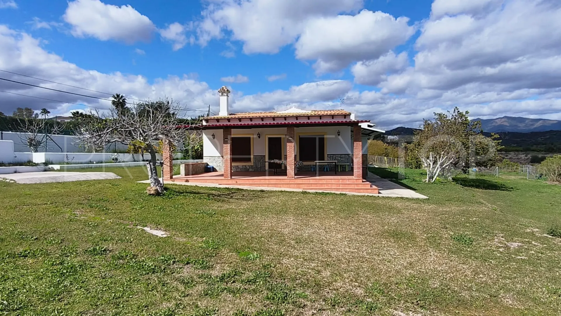 For sale country house in La Alberdina with 3 bedrooms