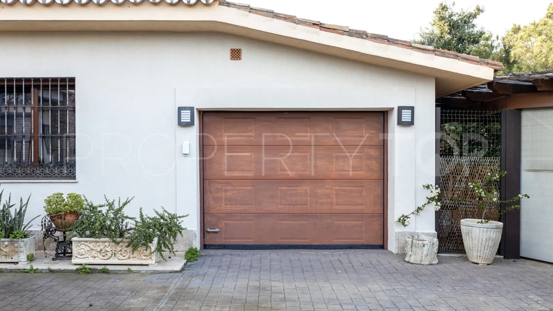 Se vende villa en Elviria con 6 dormitorios