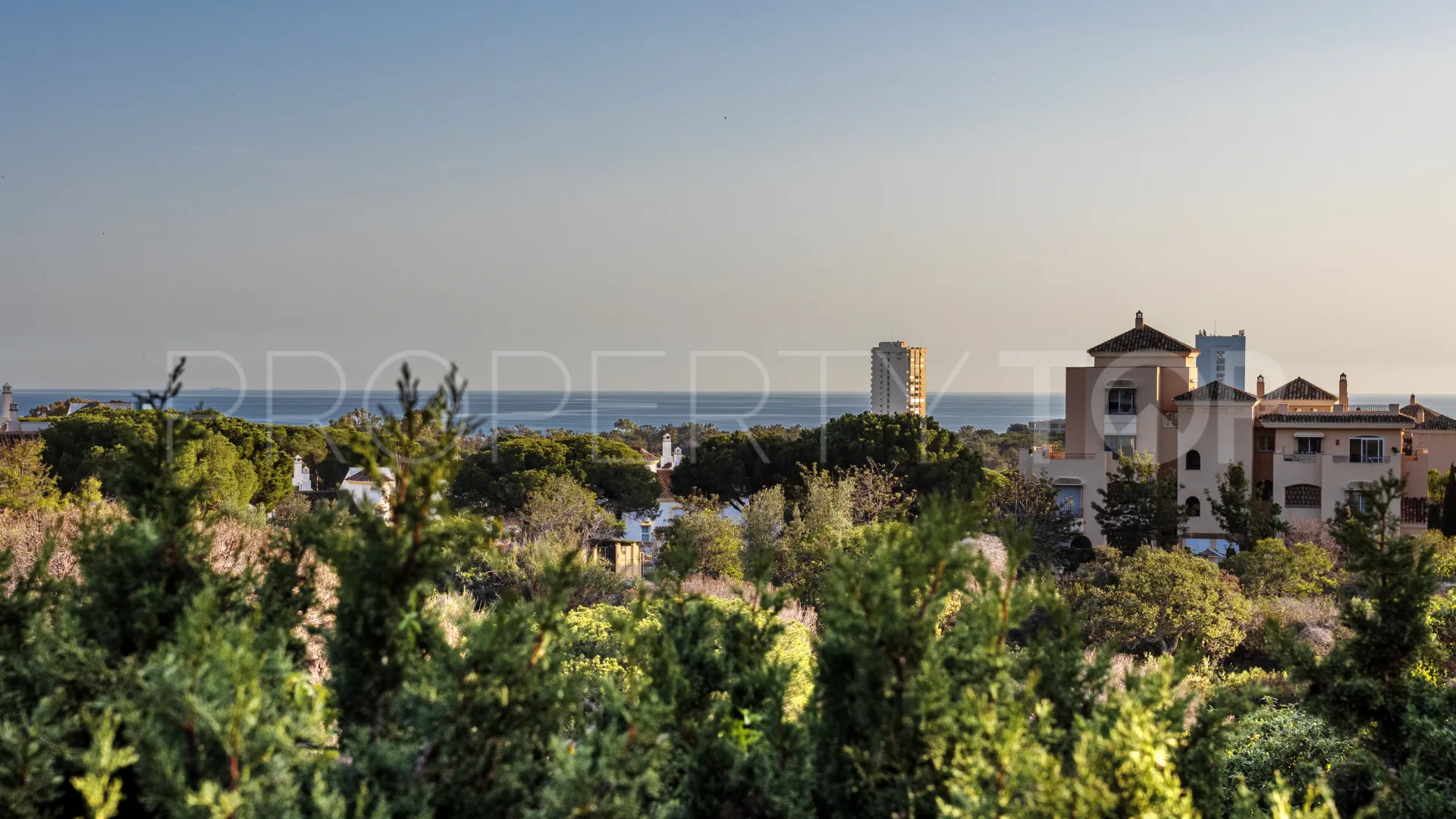 Se vende villa en Elviria con 6 dormitorios