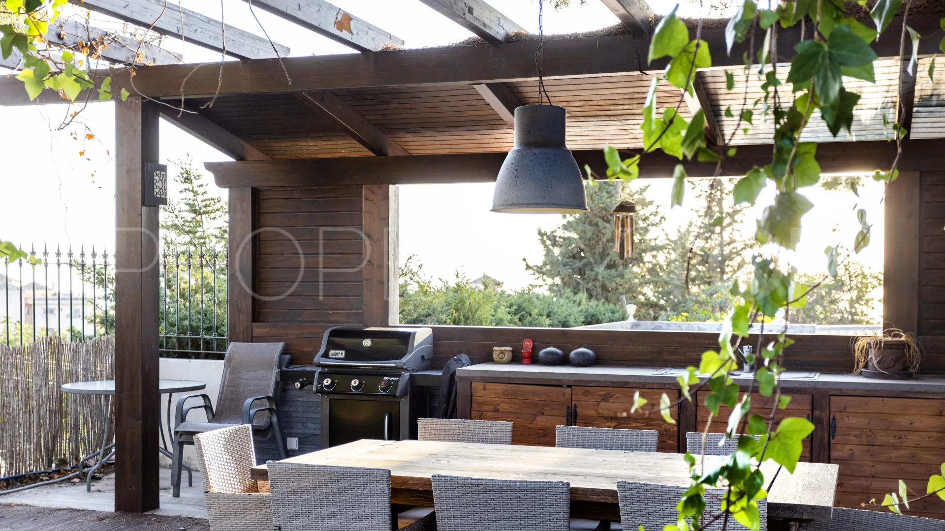 Se vende villa en Elviria con 6 dormitorios