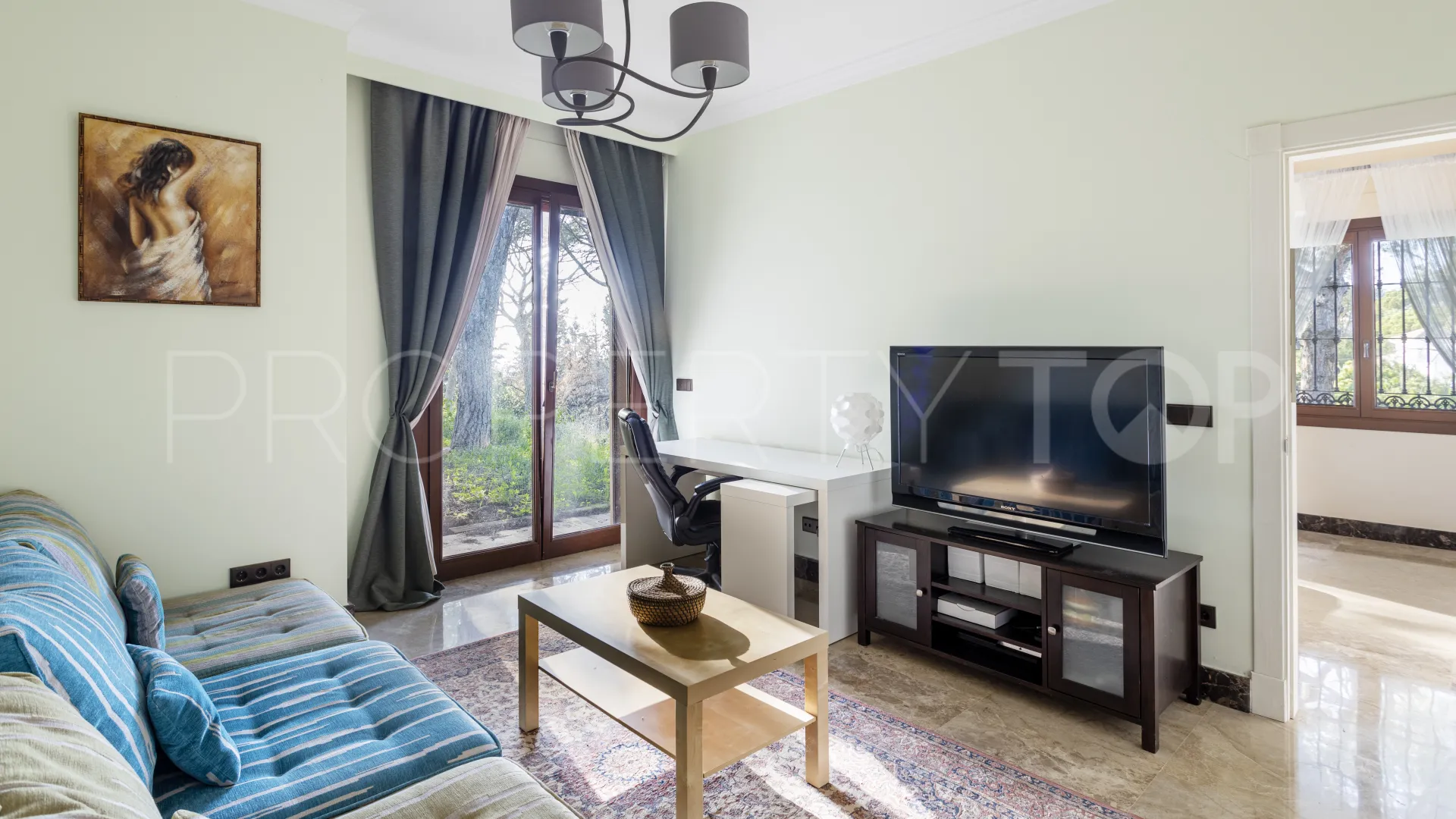 Se vende villa en Elviria con 6 dormitorios
