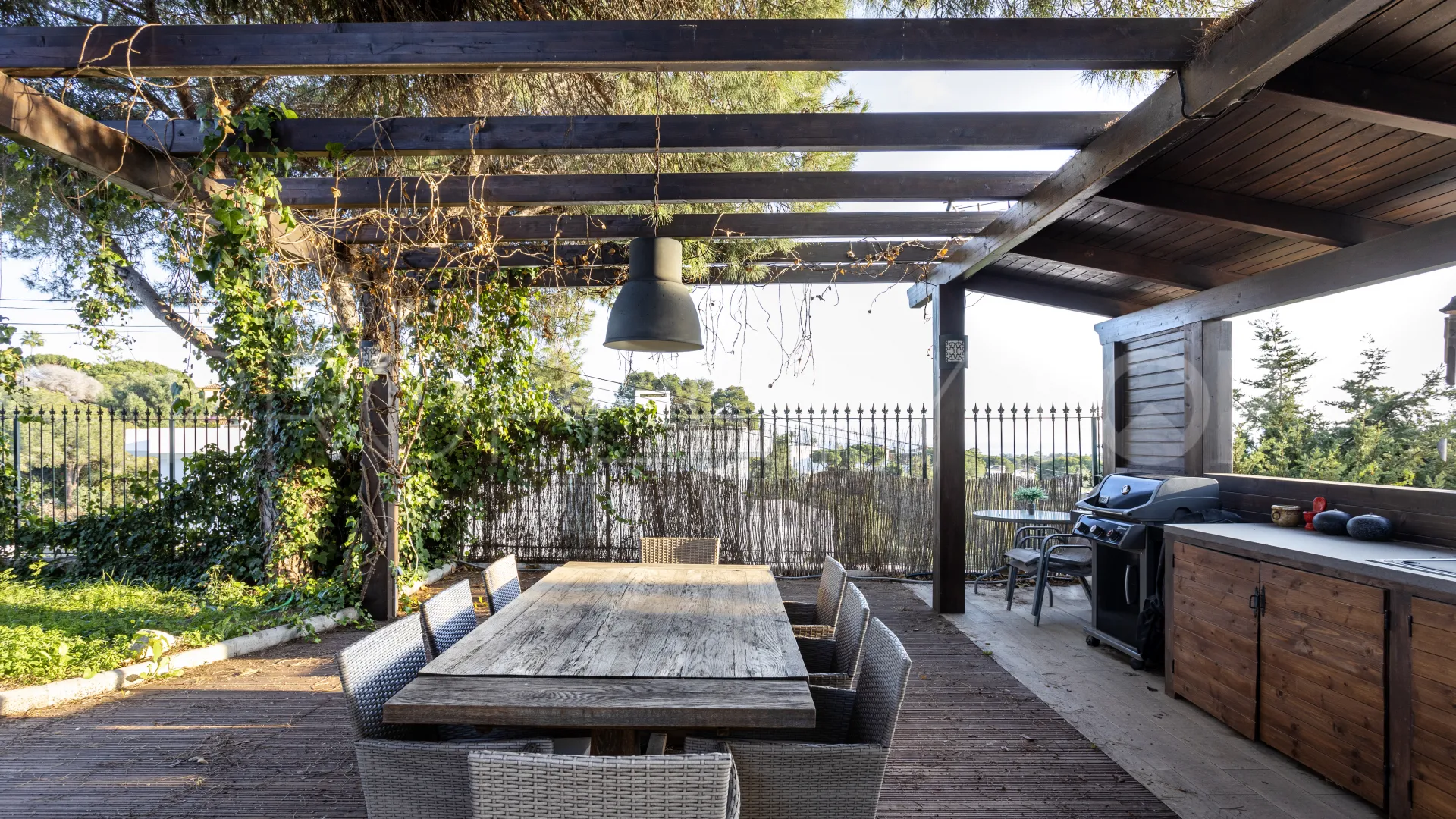 Se vende villa en Elviria con 6 dormitorios