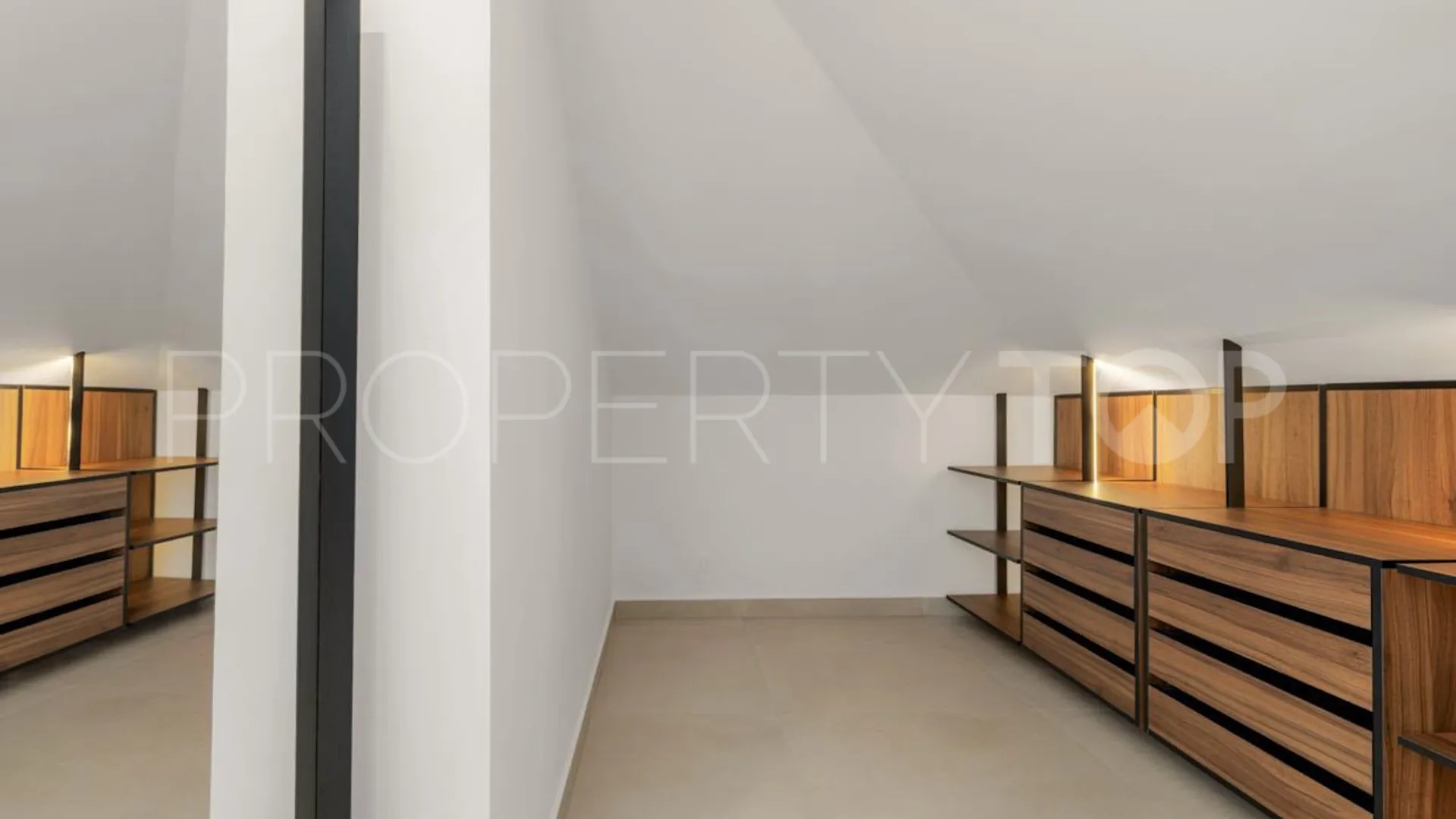 Ático en venta con 3 dormitorios en Nueva Andalucia