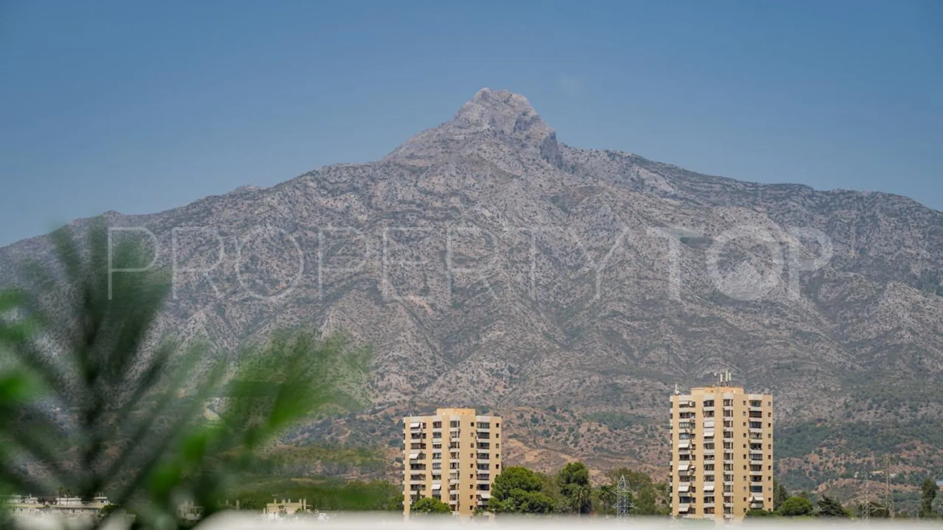 Ático en venta con 3 dormitorios en Nueva Andalucia