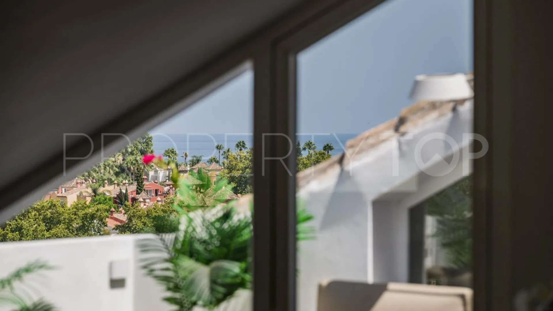 Ático en venta con 3 dormitorios en Nueva Andalucia