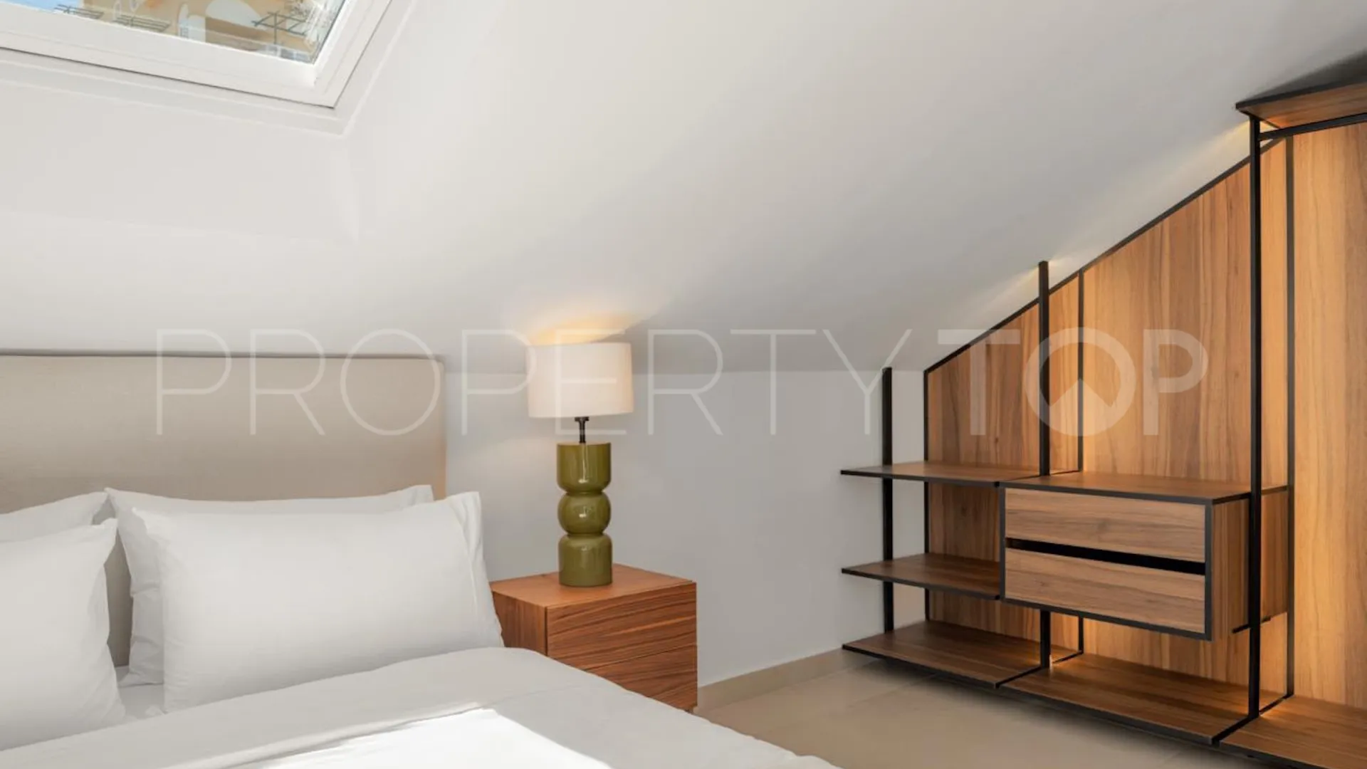 Ático en venta con 3 dormitorios en Nueva Andalucia