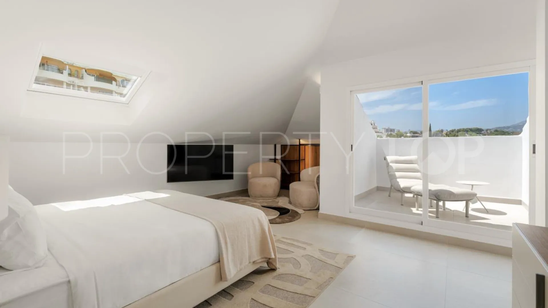 Ático en venta con 3 dormitorios en Nueva Andalucia