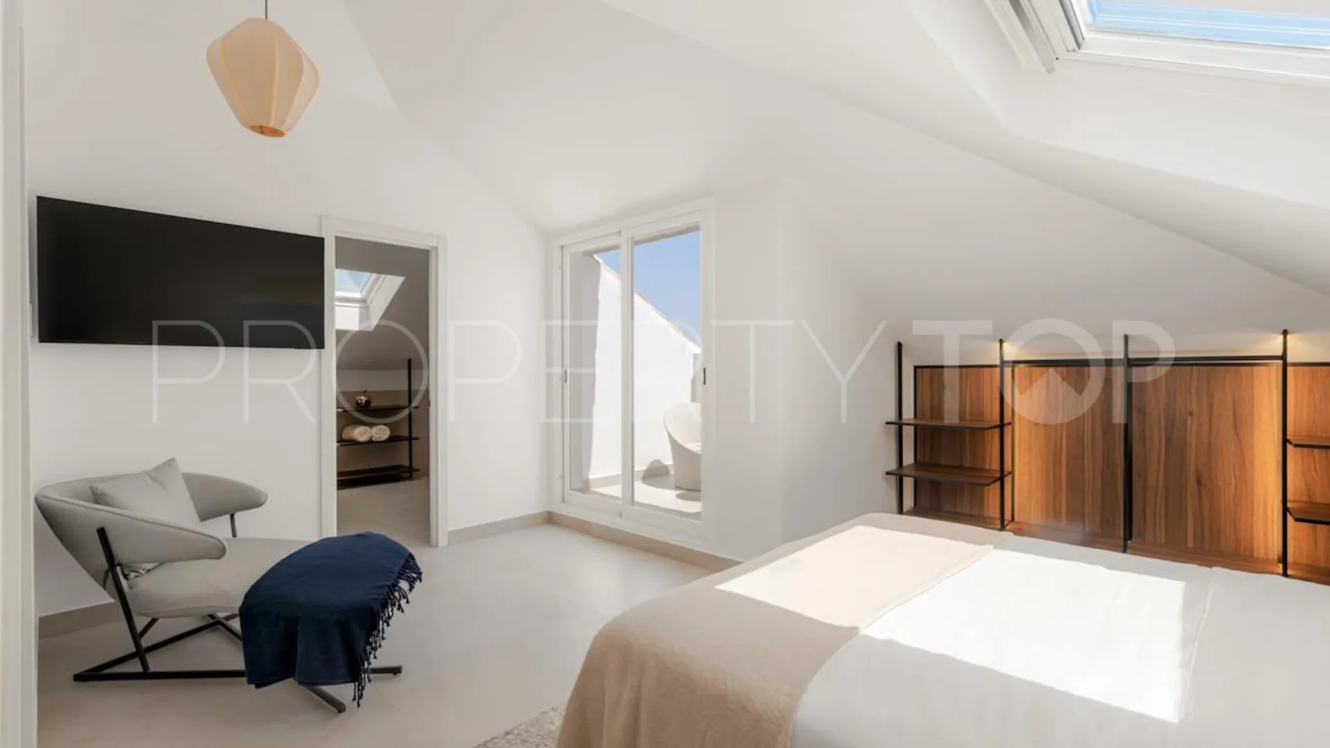 Ático en venta con 3 dormitorios en Nueva Andalucia