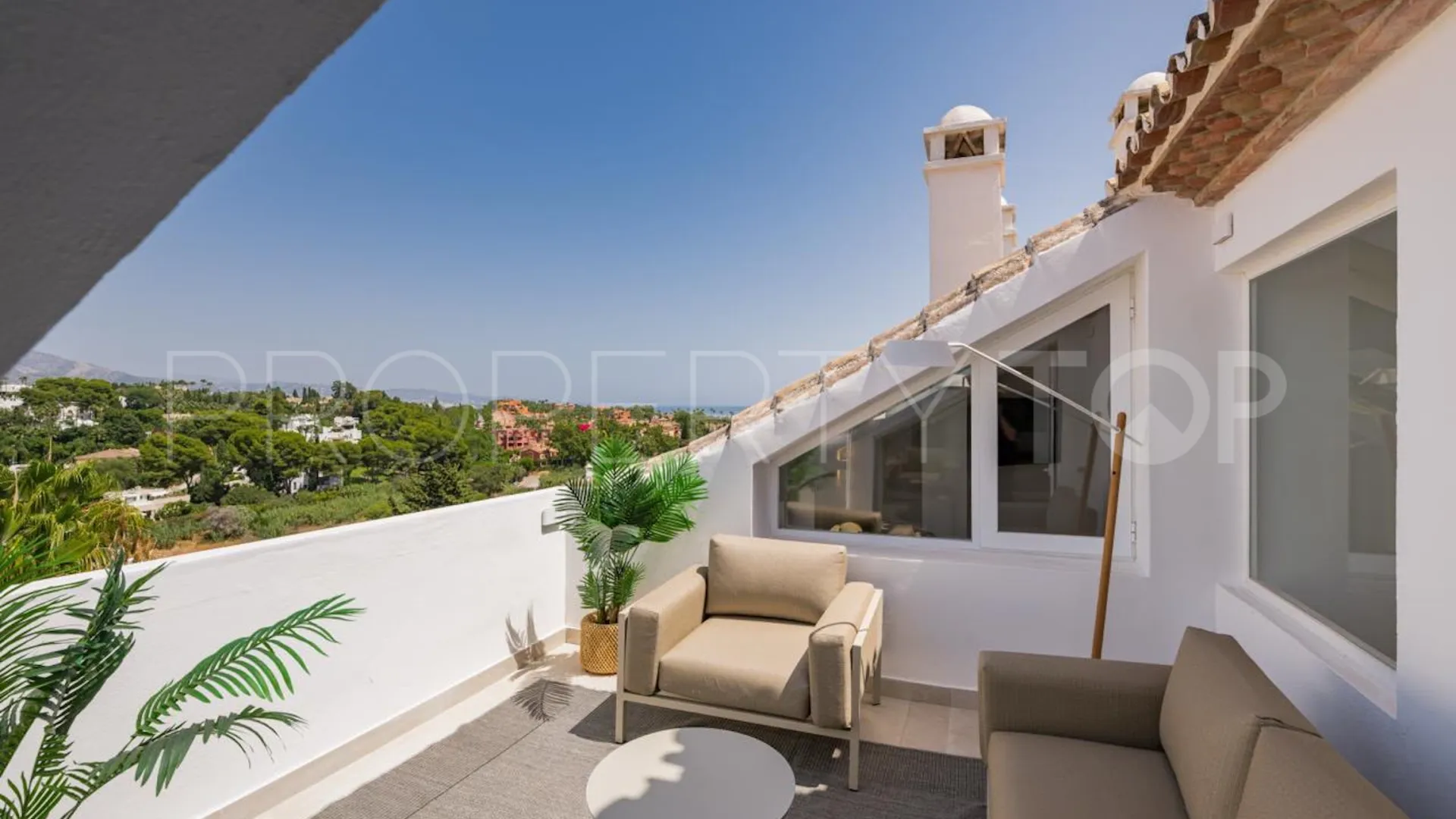 Ático en venta con 3 dormitorios en Nueva Andalucia