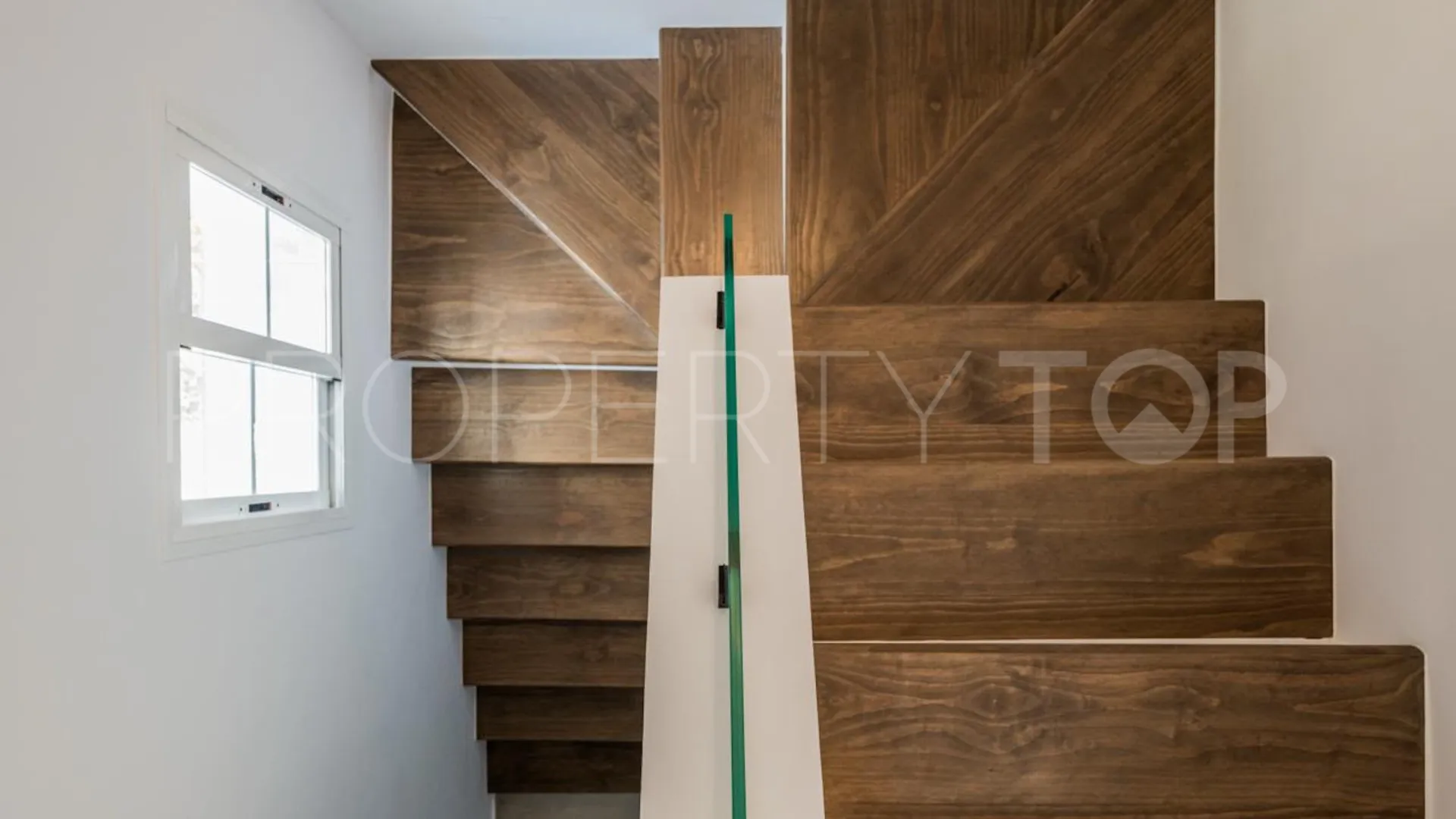 Ático en venta con 3 dormitorios en Nueva Andalucia