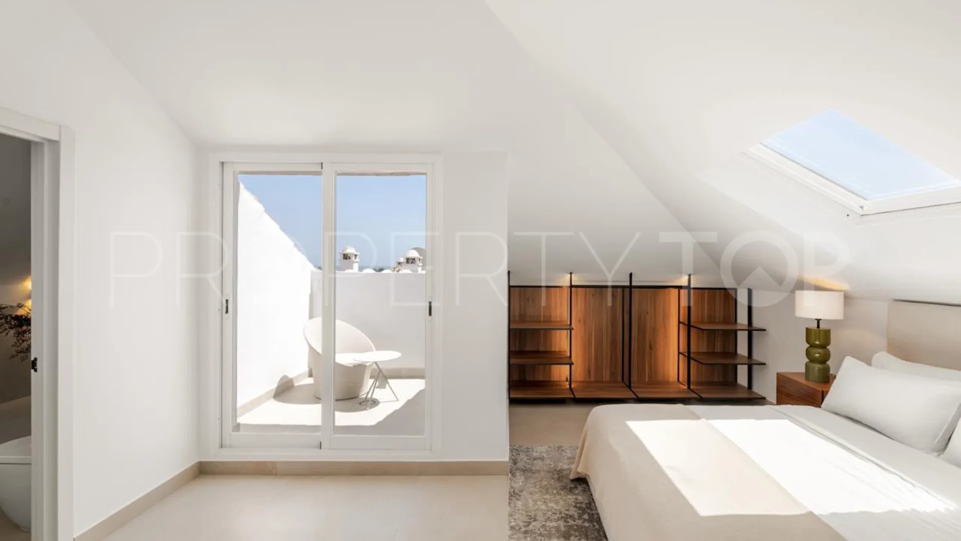 Ático en venta con 3 dormitorios en Nueva Andalucia