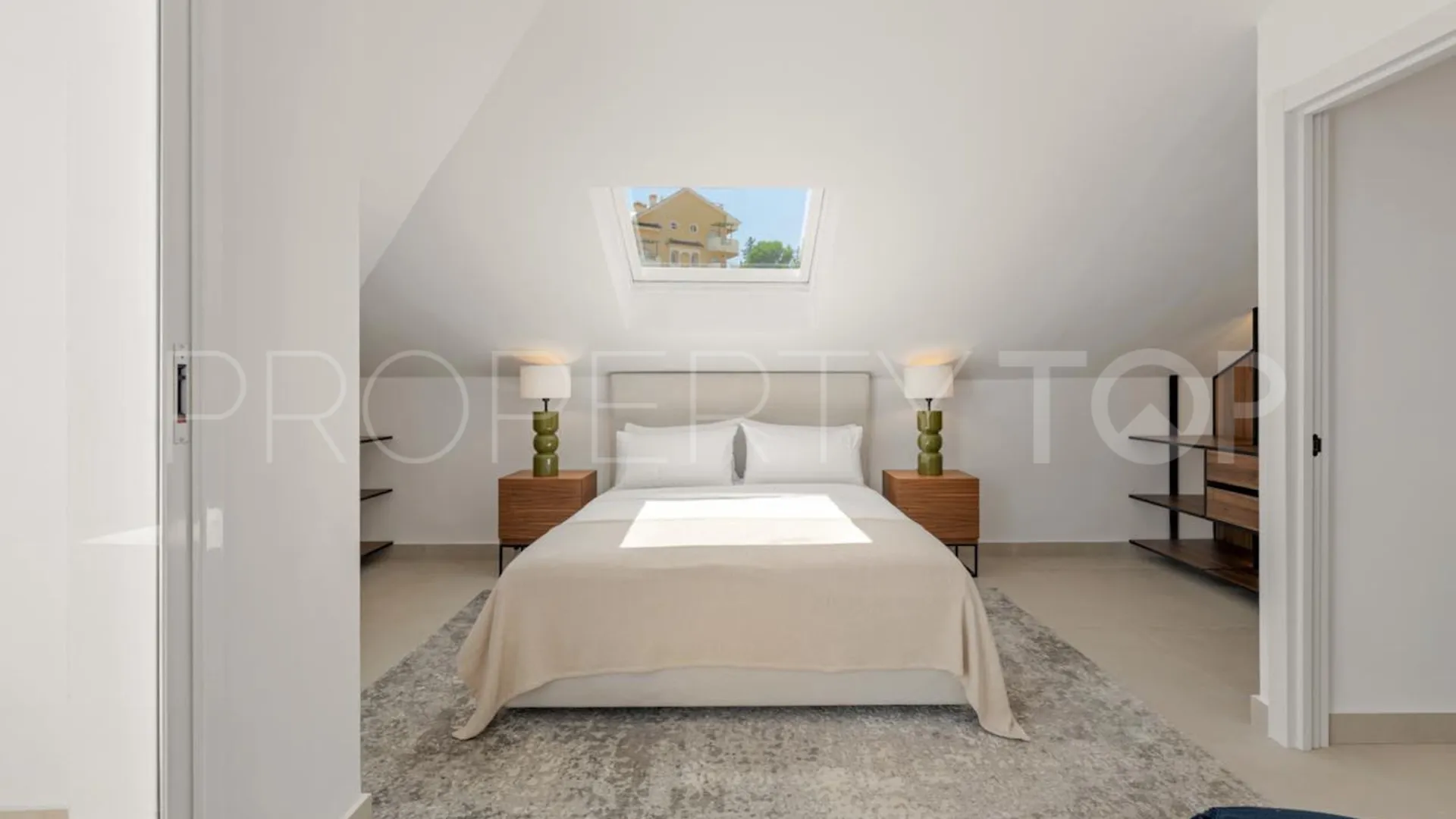 Ático en venta con 3 dormitorios en Nueva Andalucia