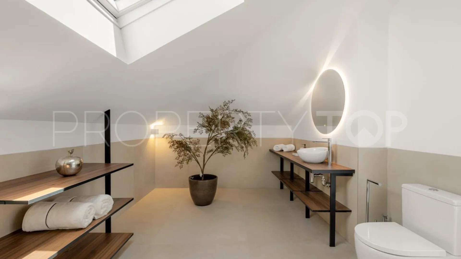 Ático en venta con 3 dormitorios en Nueva Andalucia