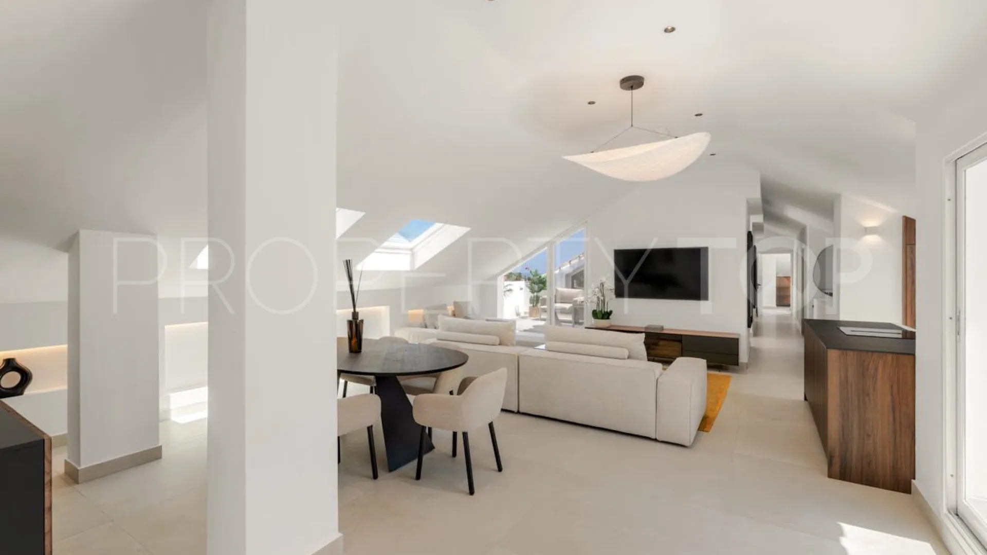 Ático en venta con 3 dormitorios en Nueva Andalucia