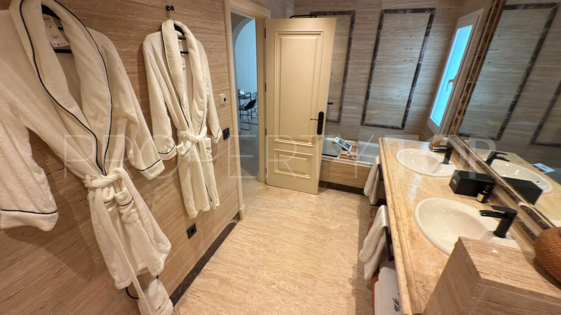 For sale Sierra Blanca 3 bedrooms apartment