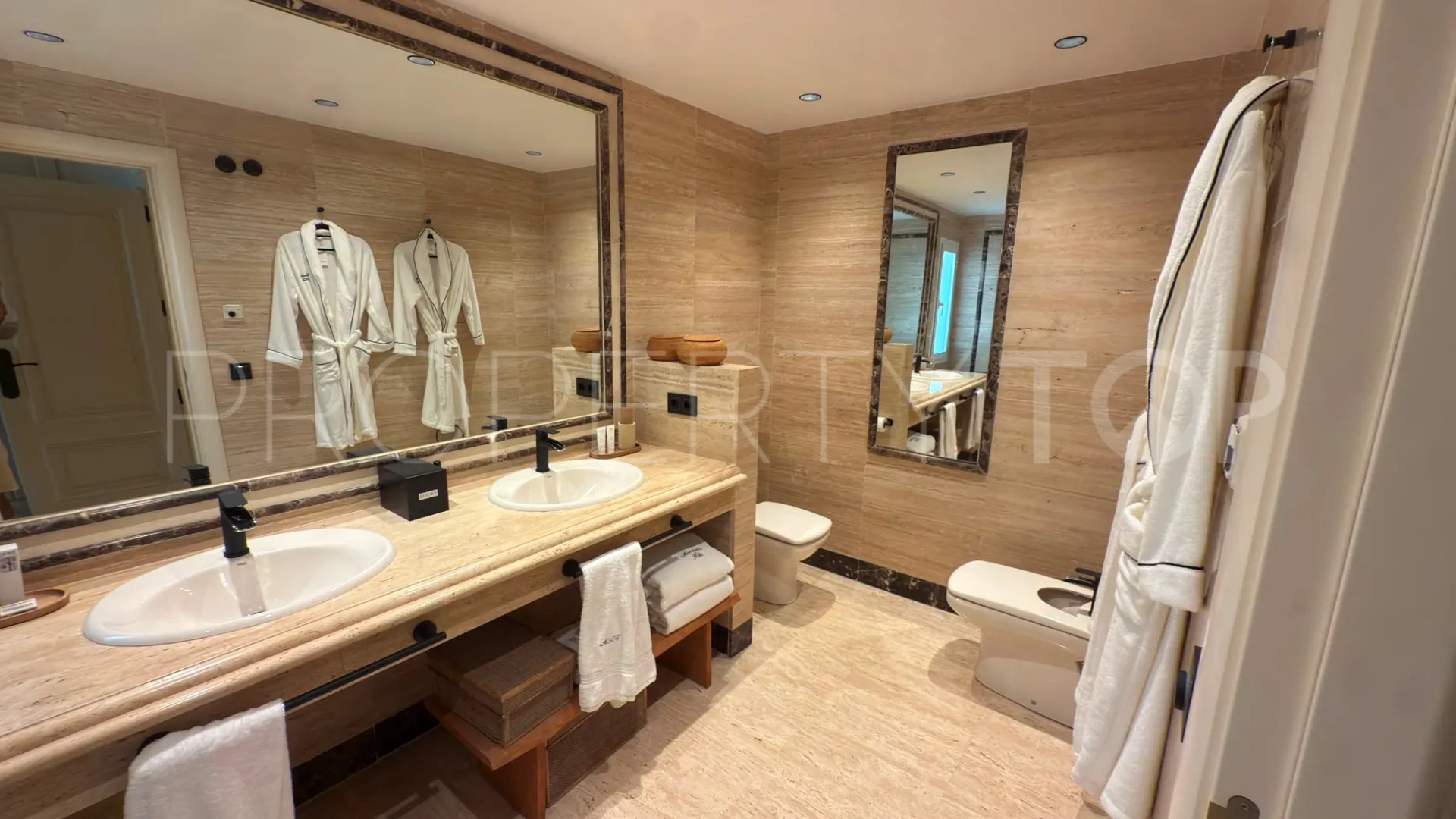 For sale Sierra Blanca 3 bedrooms apartment