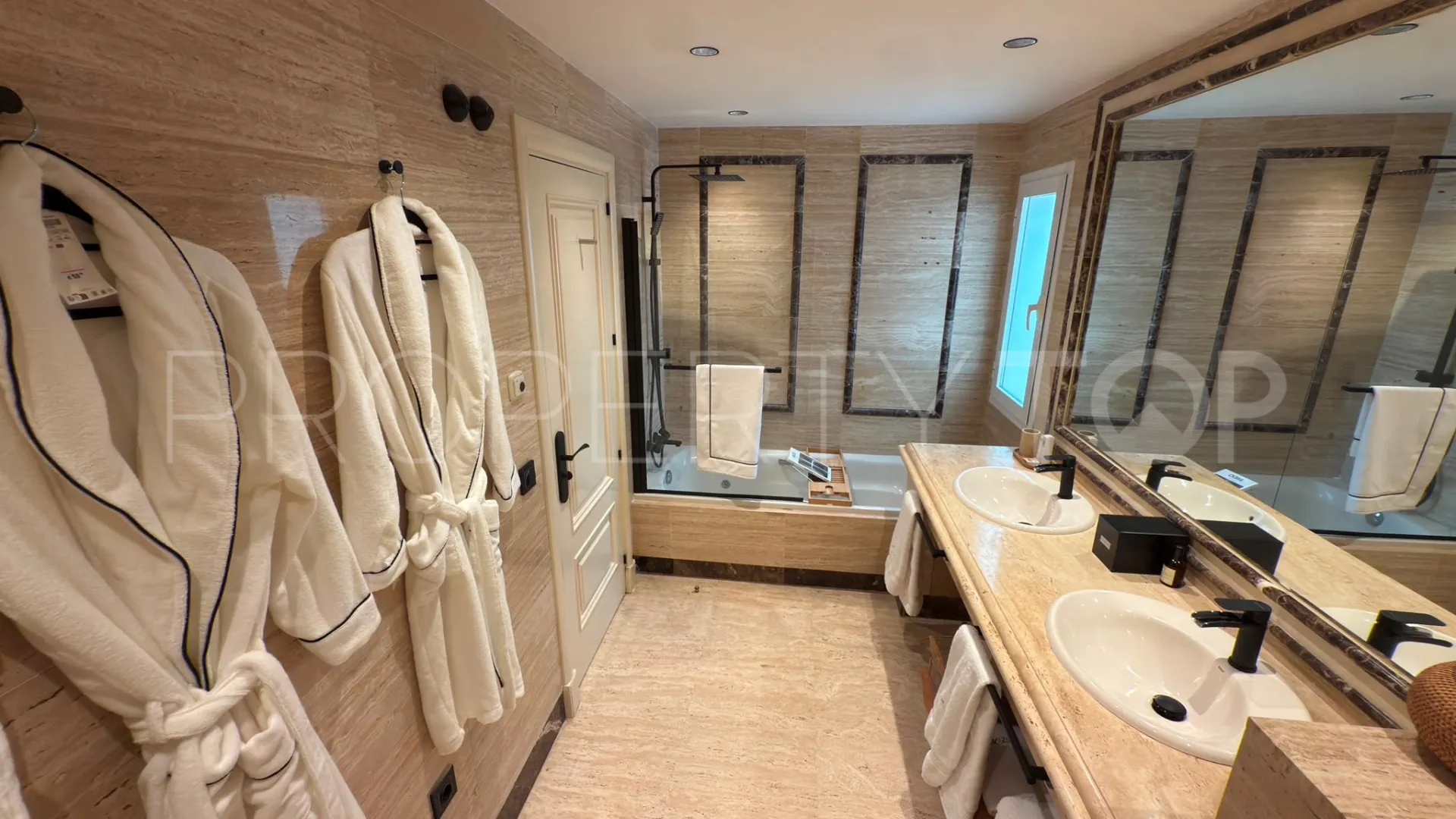 For sale Sierra Blanca 3 bedrooms apartment