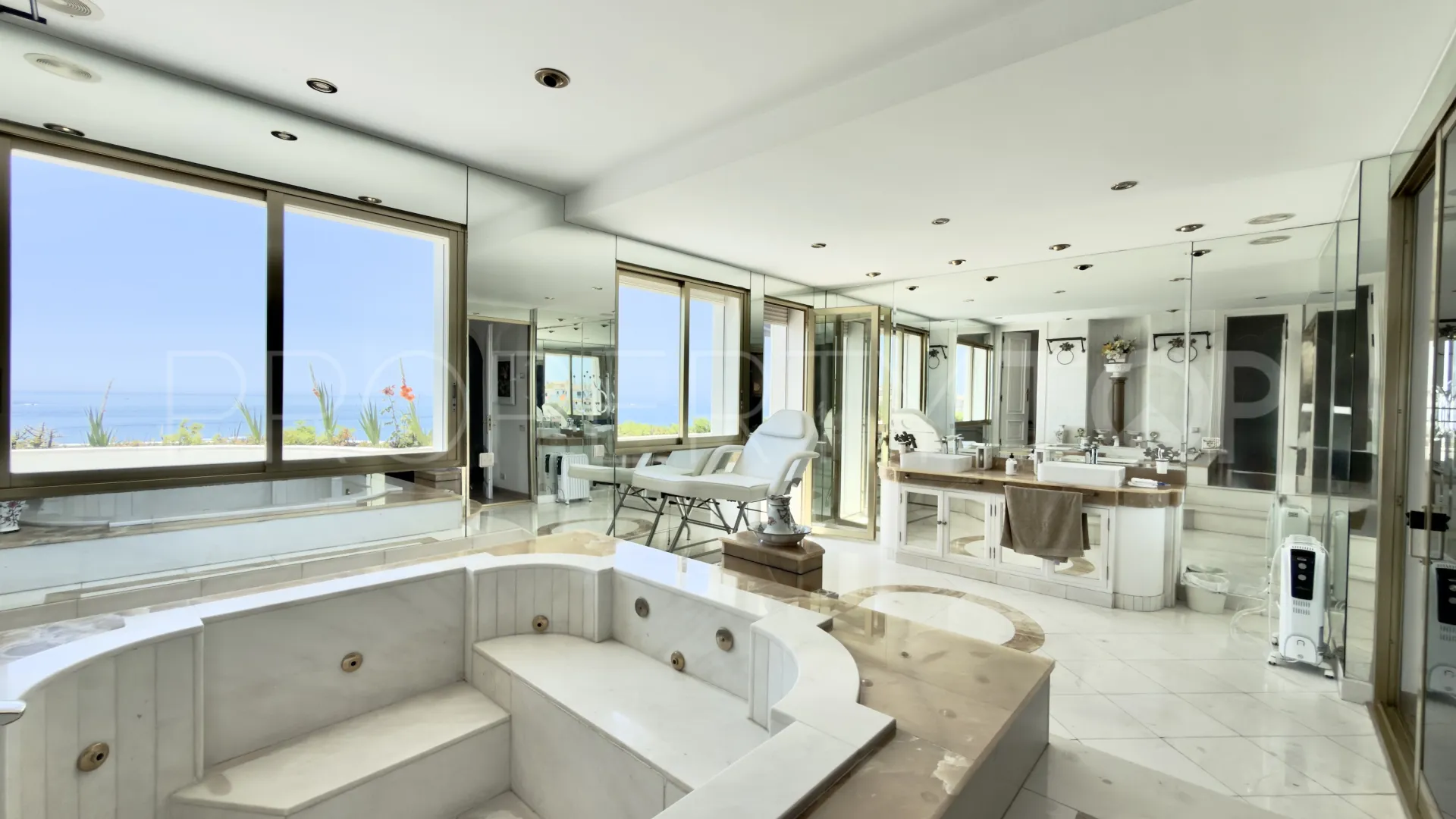 For sale 6 bedrooms duplex penthouse in Marbella - Puerto Banus