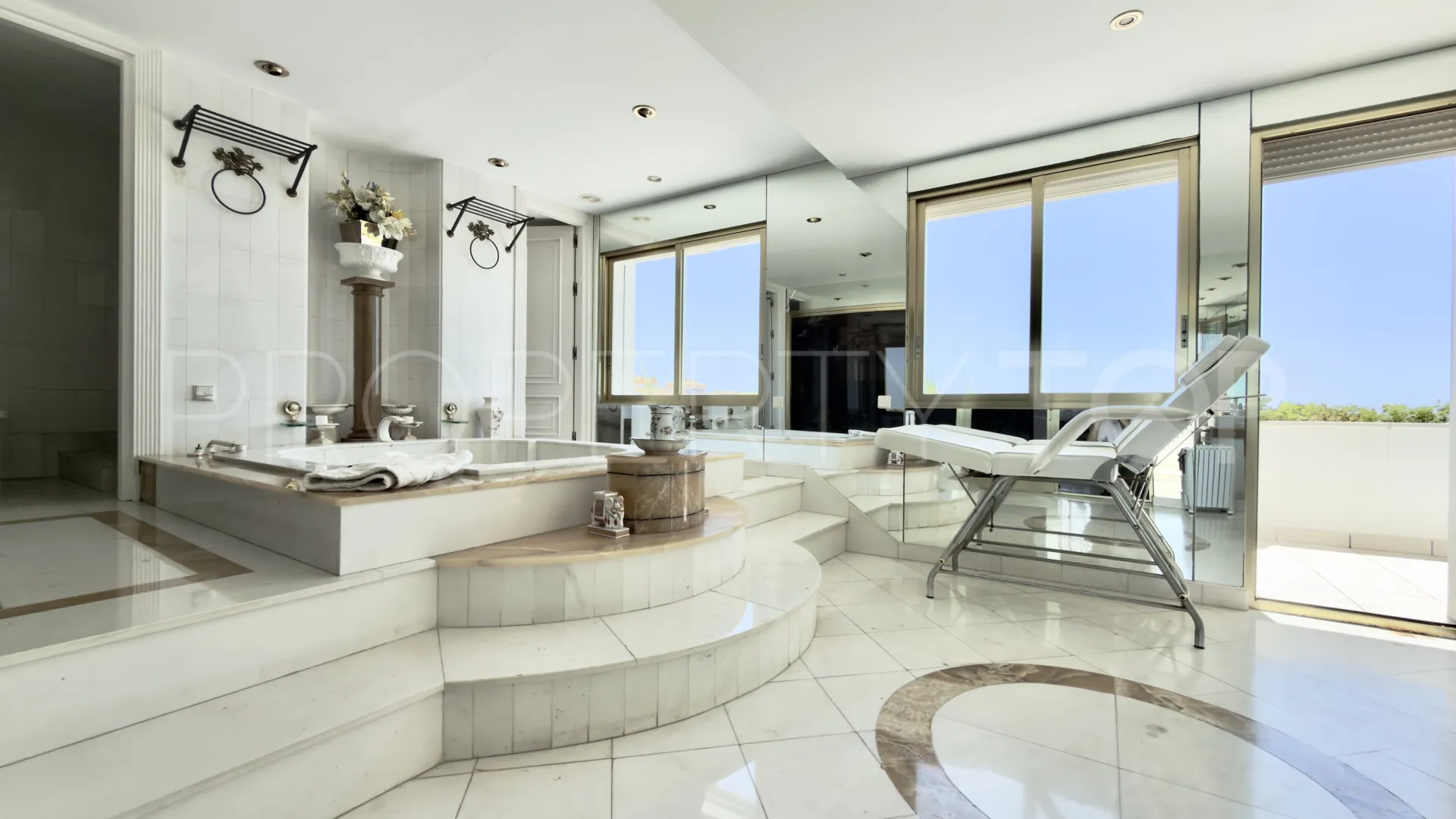For sale 6 bedrooms duplex penthouse in Marbella - Puerto Banus