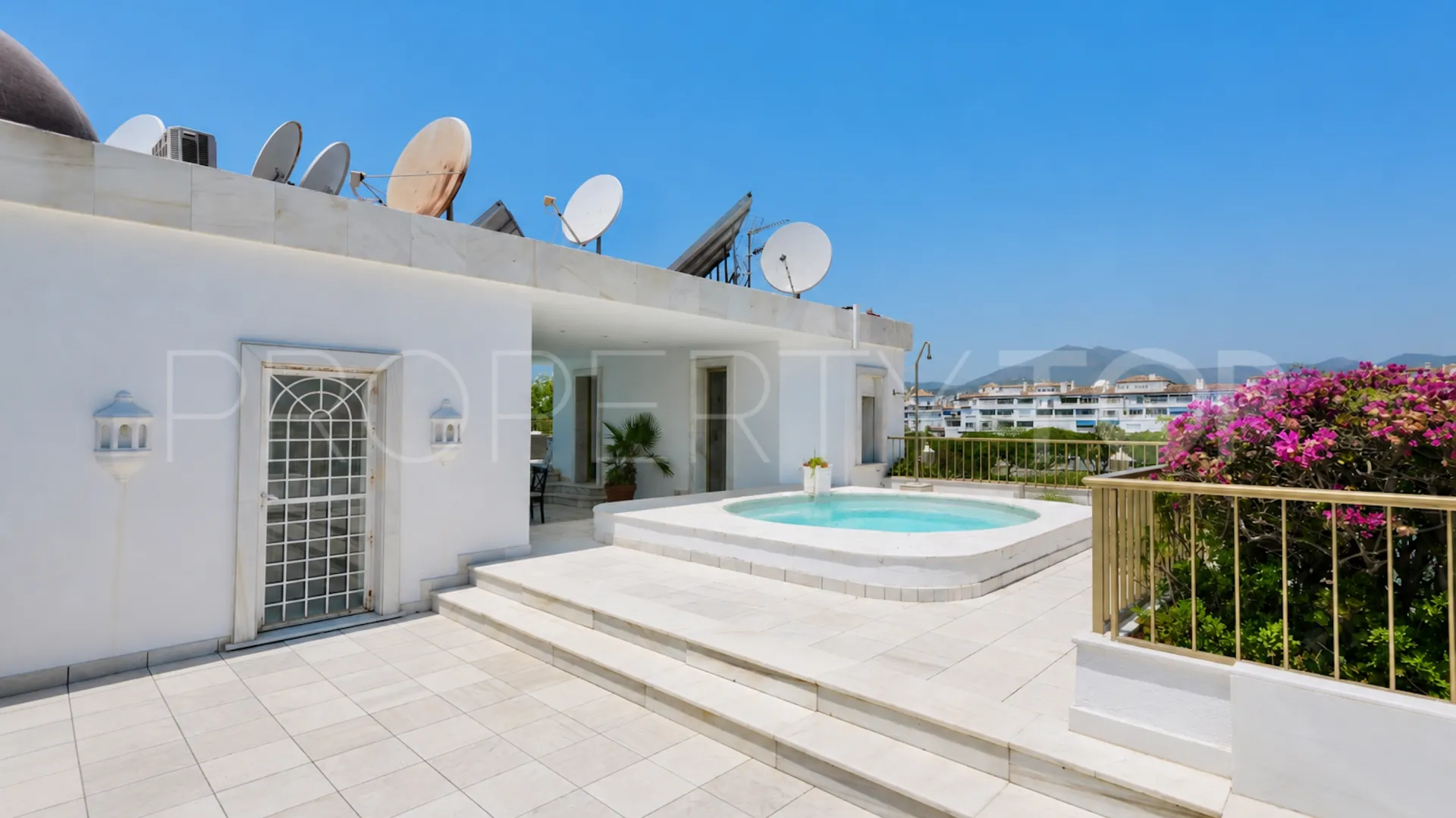 For sale 6 bedrooms duplex penthouse in Marbella - Puerto Banus