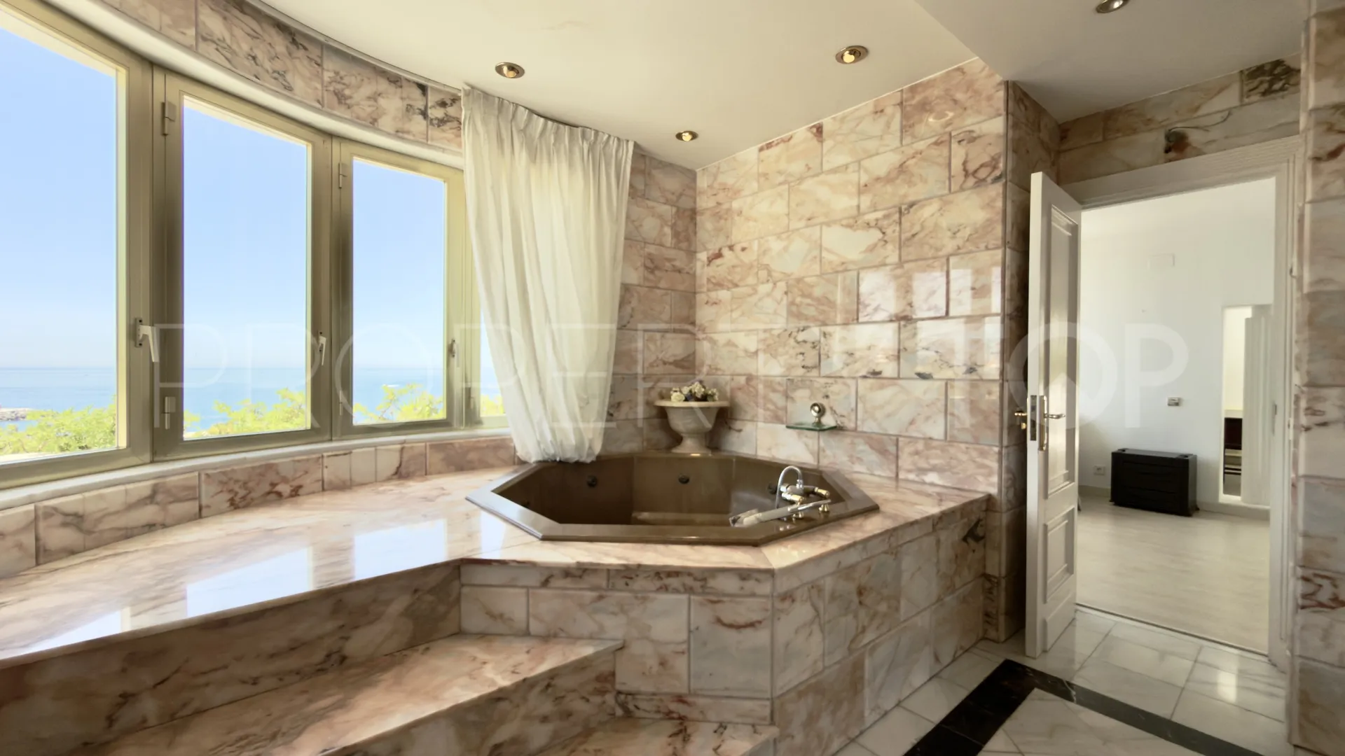 For sale 6 bedrooms duplex penthouse in Marbella - Puerto Banus