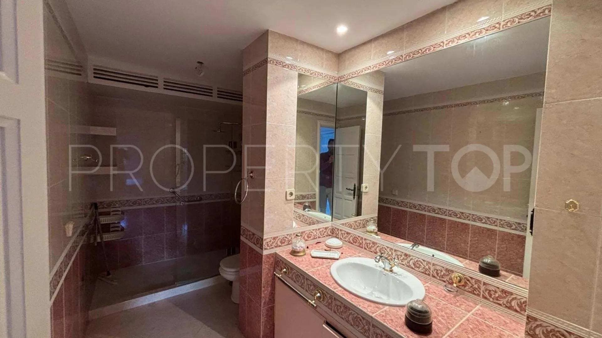 Apartamento con 3 dormitorios en venta en Nueva Andalucia