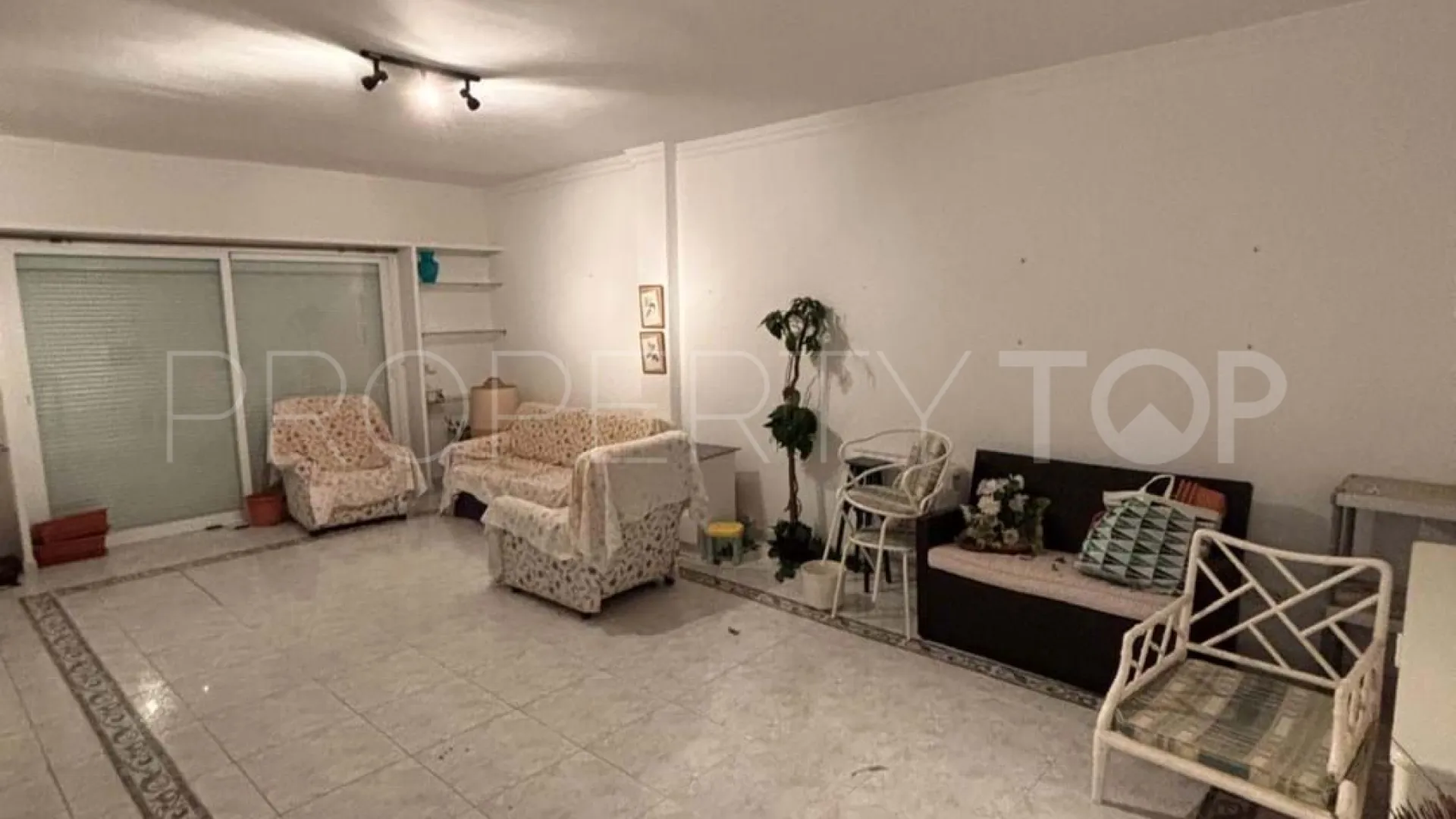 Apartamento con 3 dormitorios en venta en Nueva Andalucia