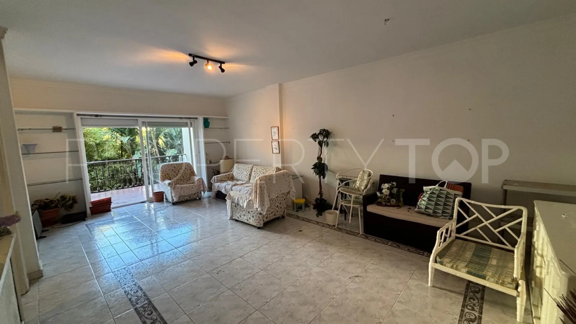 Apartamento con 3 dormitorios en venta en Nueva Andalucia
