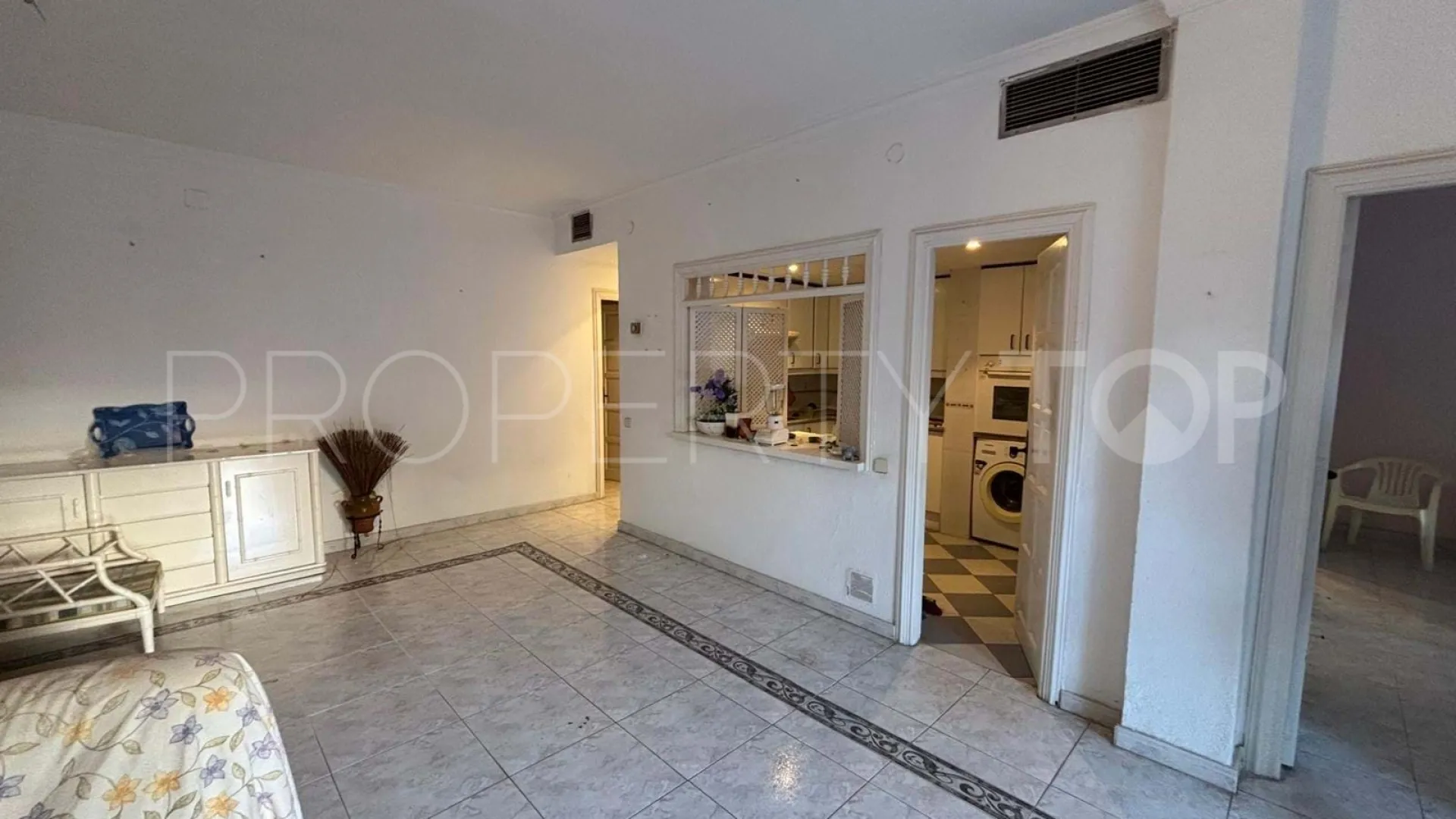 Apartamento con 3 dormitorios en venta en Nueva Andalucia
