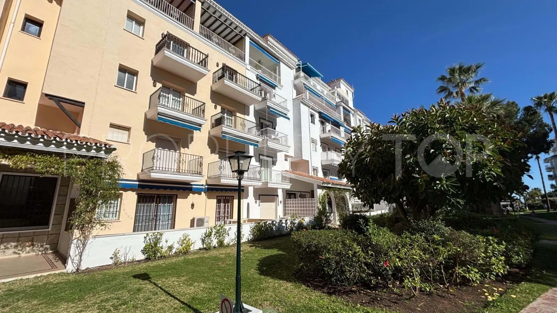 Apartamento con 3 dormitorios en venta en Nueva Andalucia