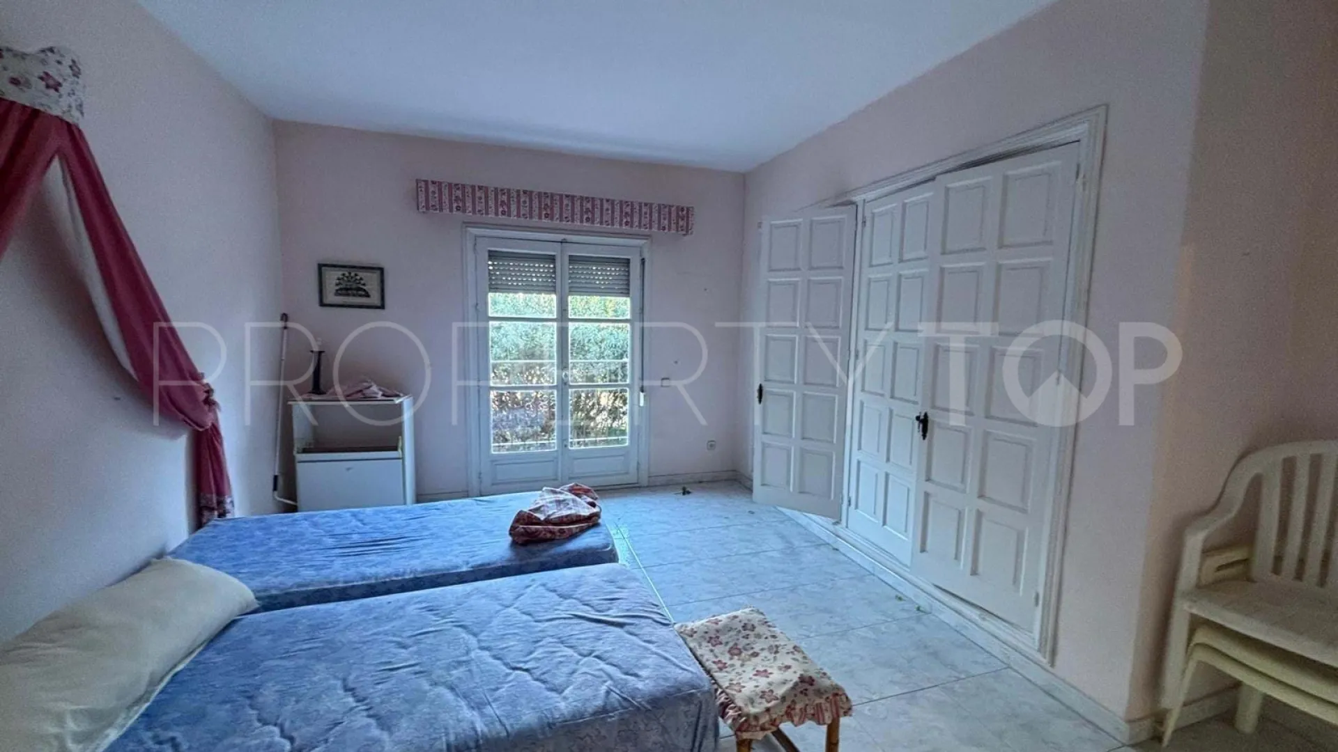 Apartamento con 3 dormitorios en venta en Nueva Andalucia