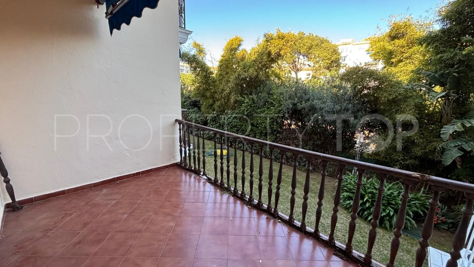 Apartamento con 3 dormitorios en venta en Nueva Andalucia