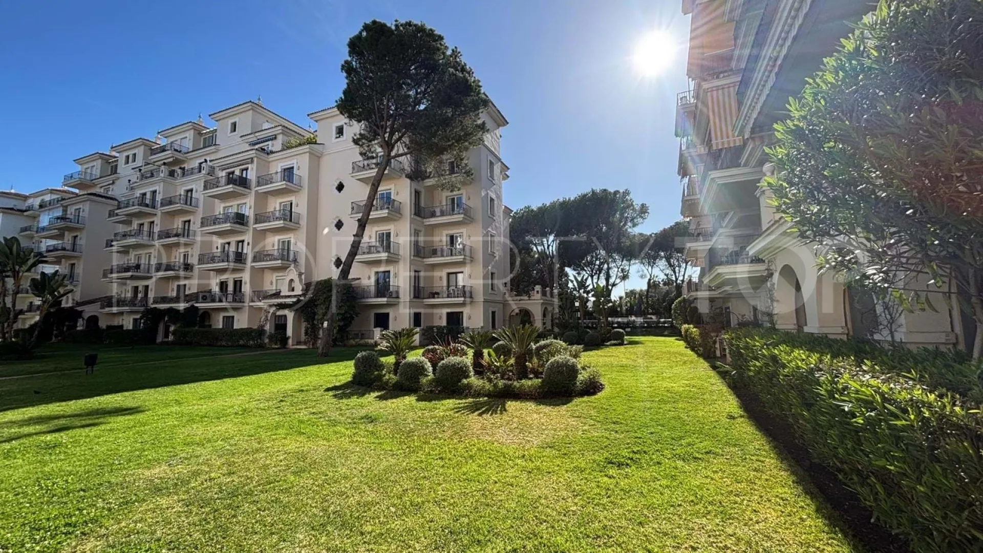 Apartamento con 3 dormitorios en venta en Nueva Andalucia