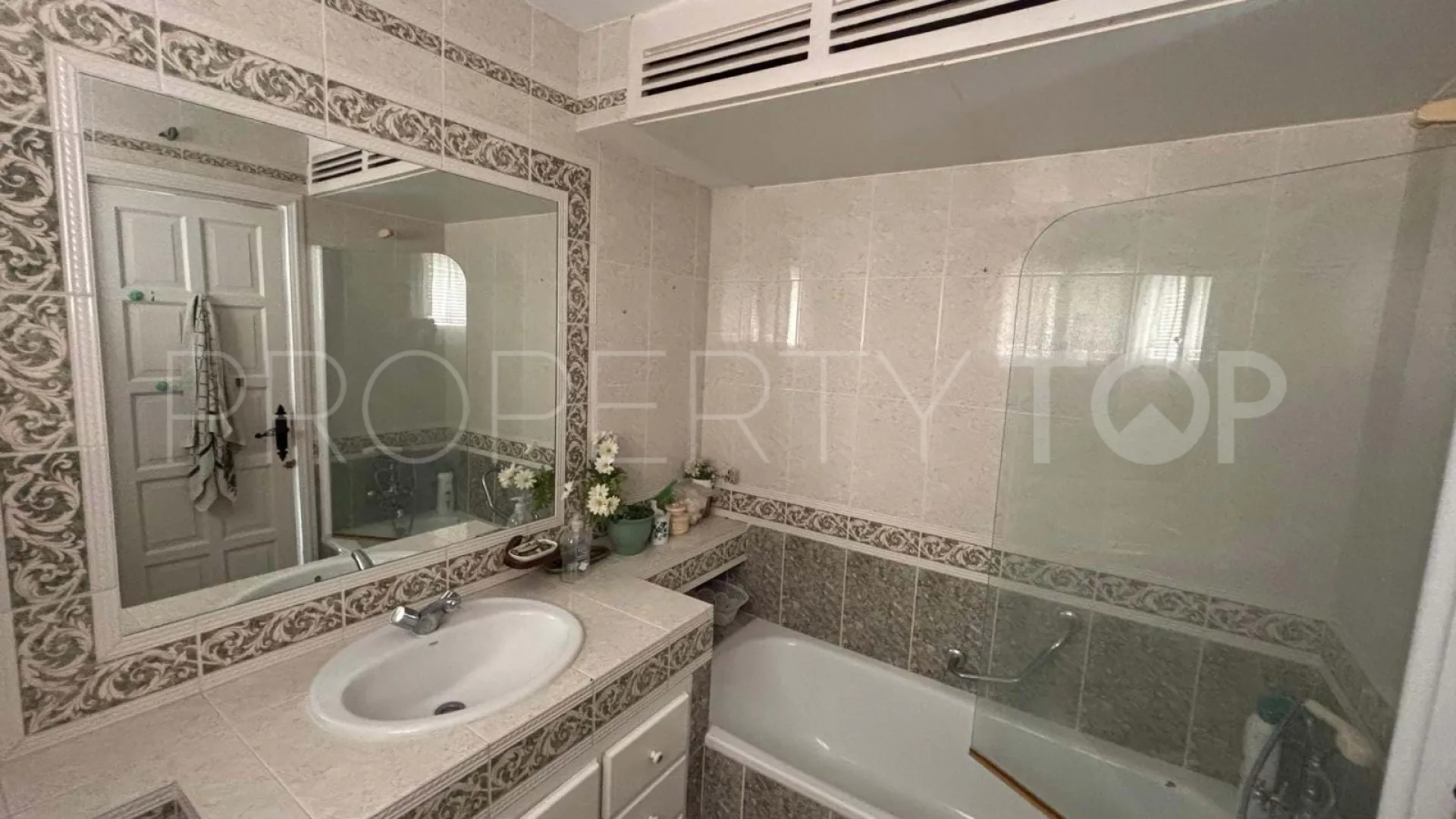 Apartamento con 3 dormitorios en venta en Nueva Andalucia