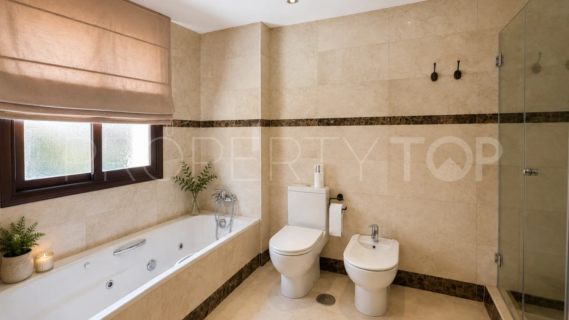 Apartamento planta baja en venta en La Alzambra con 2 dormitorios