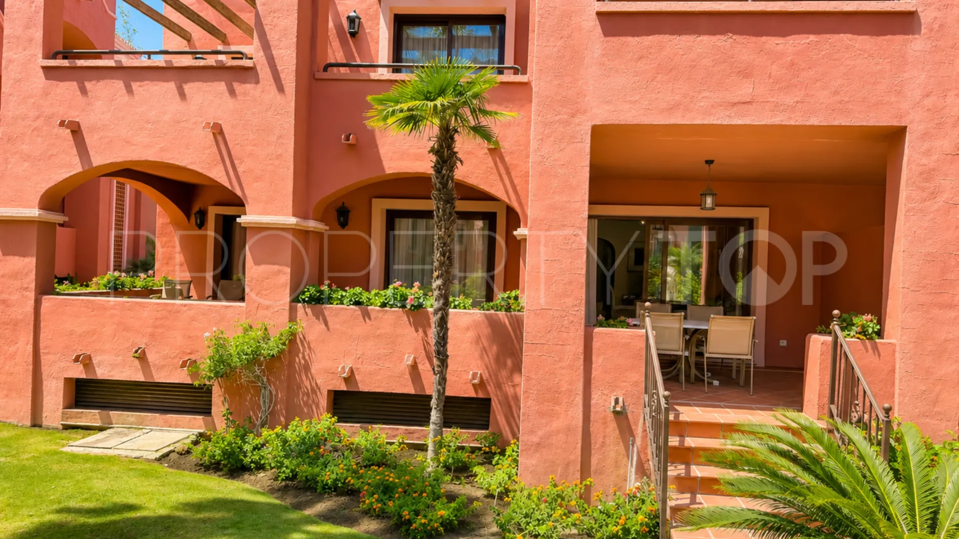 Apartamento planta baja en venta en La Alzambra con 2 dormitorios