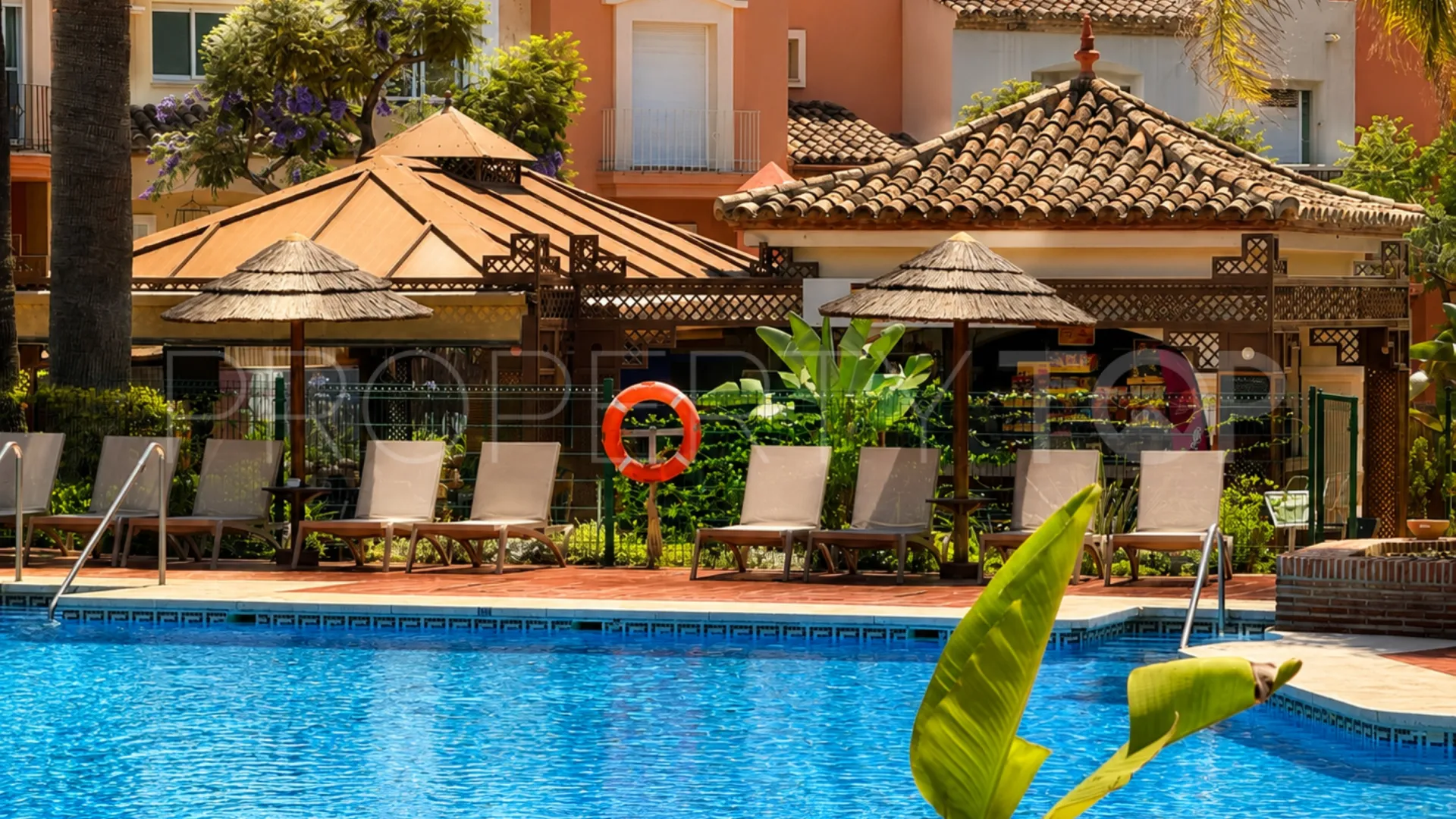 Apartamento planta baja en venta en La Alzambra con 2 dormitorios
