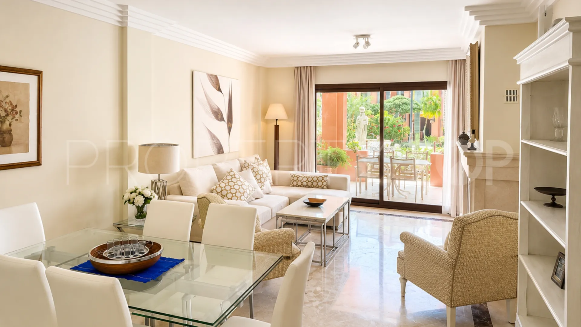 Apartamento planta baja en venta en La Alzambra con 2 dormitorios