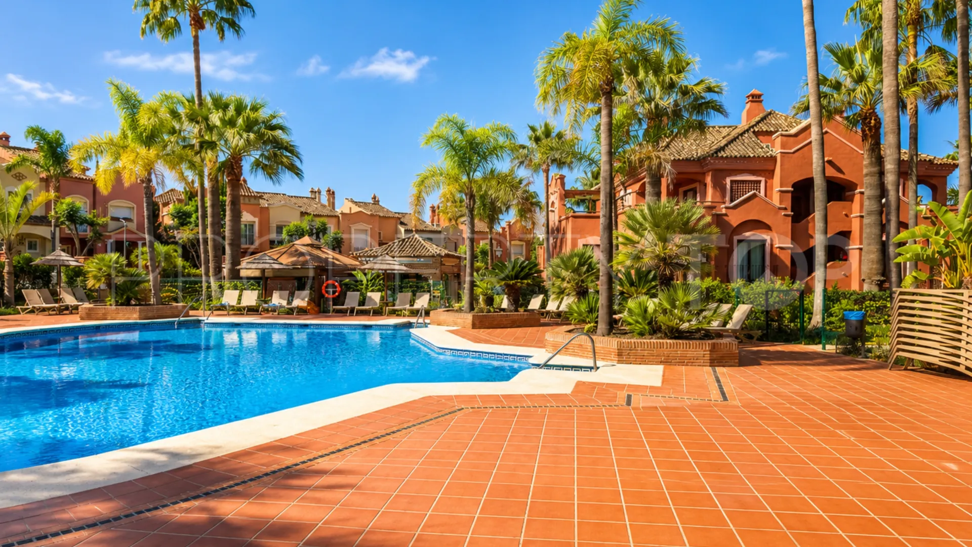 Apartamento planta baja en venta en La Alzambra con 2 dormitorios