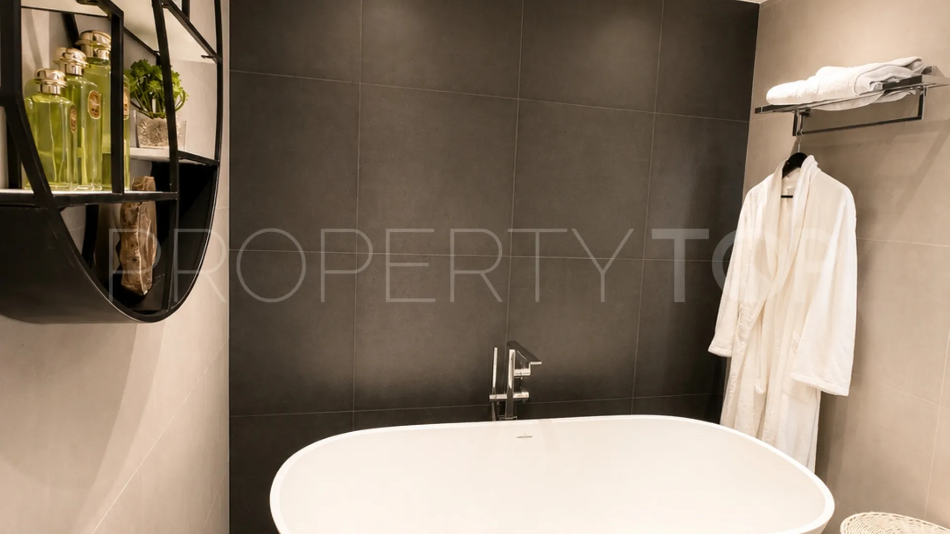 For sale Marbella - Puerto Banus 3 bedrooms ground floor apartment