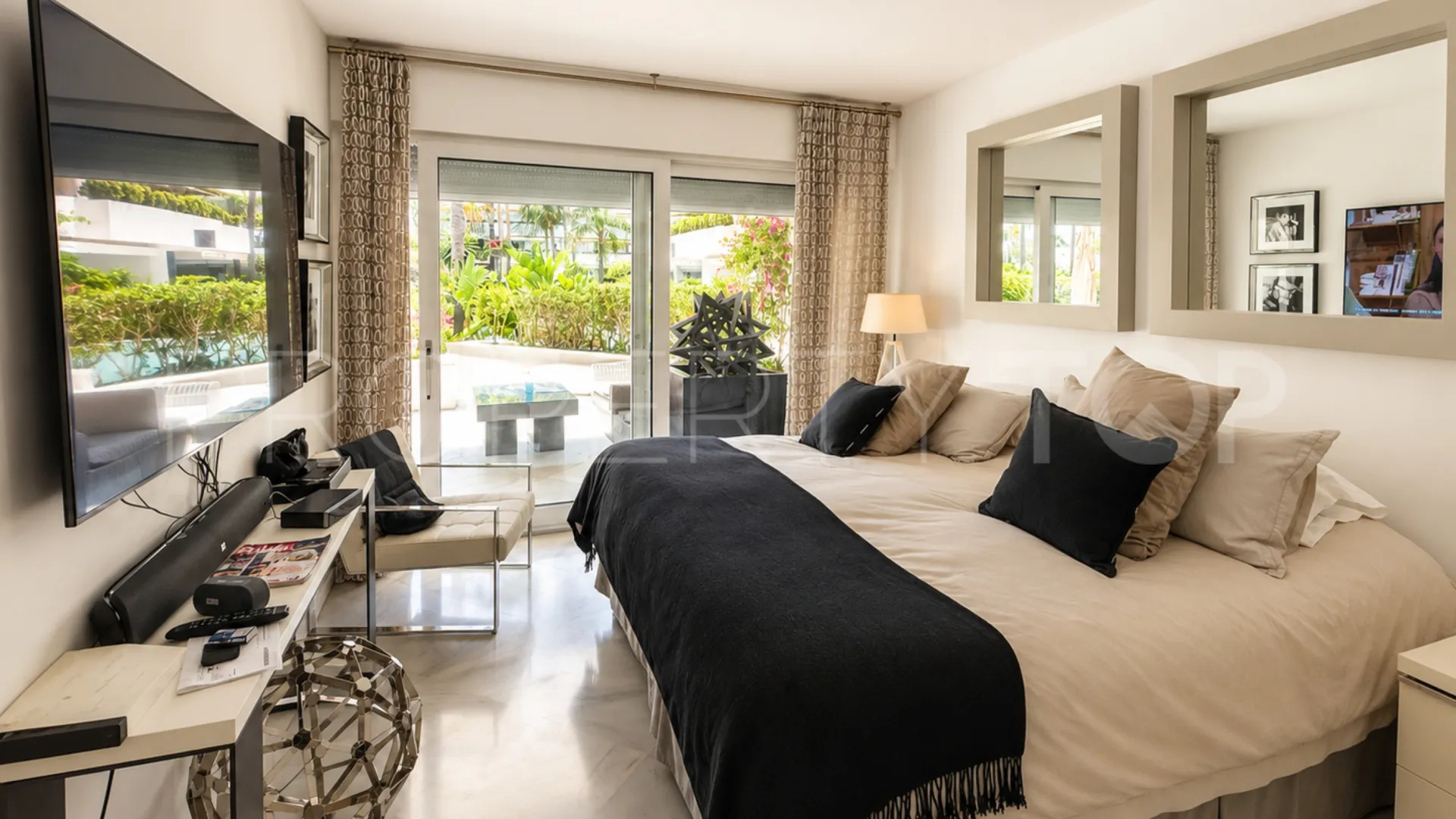 For sale Marbella - Puerto Banus 3 bedrooms ground floor apartment