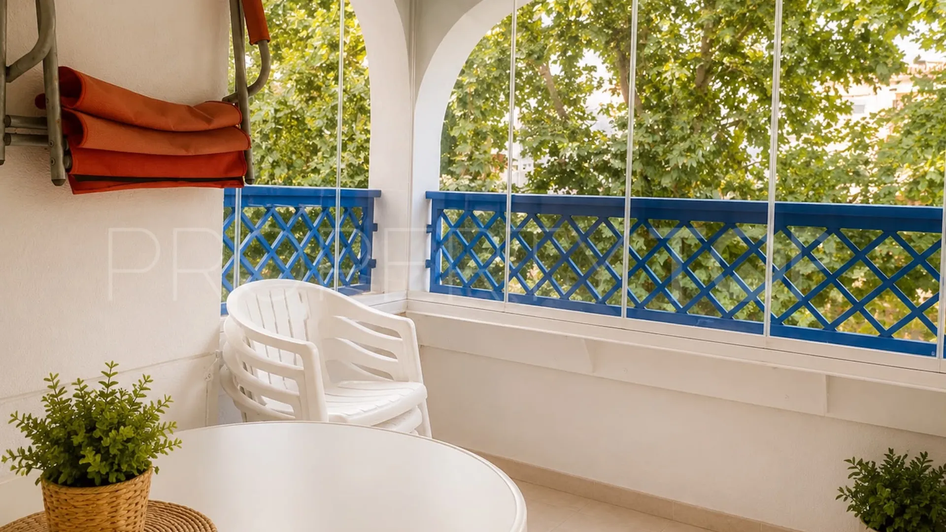 Buy apartment with 2 bedrooms in Las Lagunas