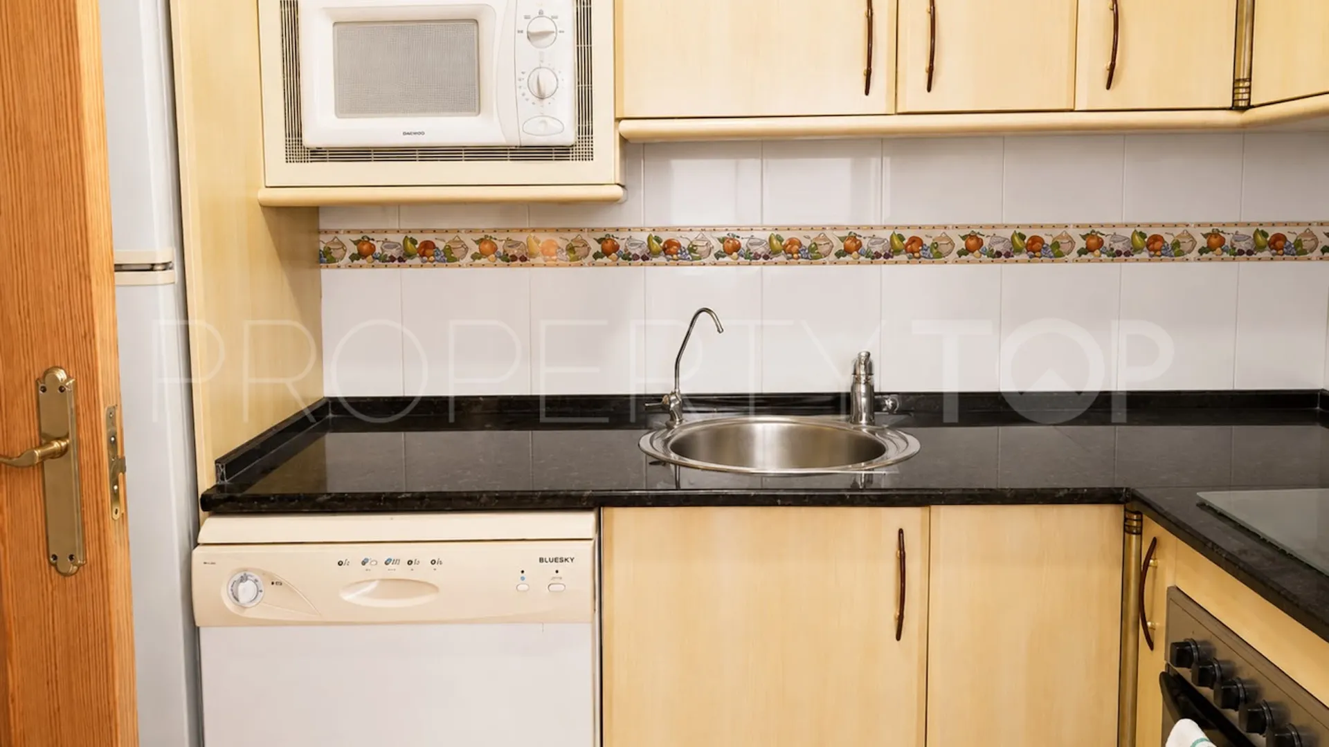 Buy apartment with 2 bedrooms in Las Lagunas