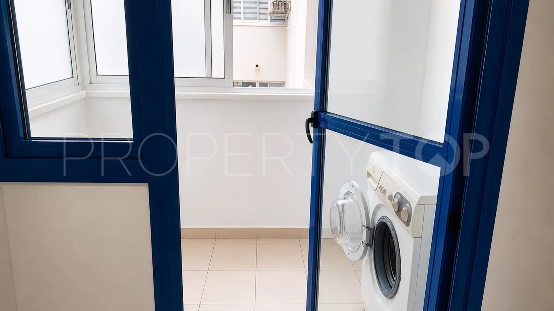 Buy apartment with 2 bedrooms in Las Lagunas
