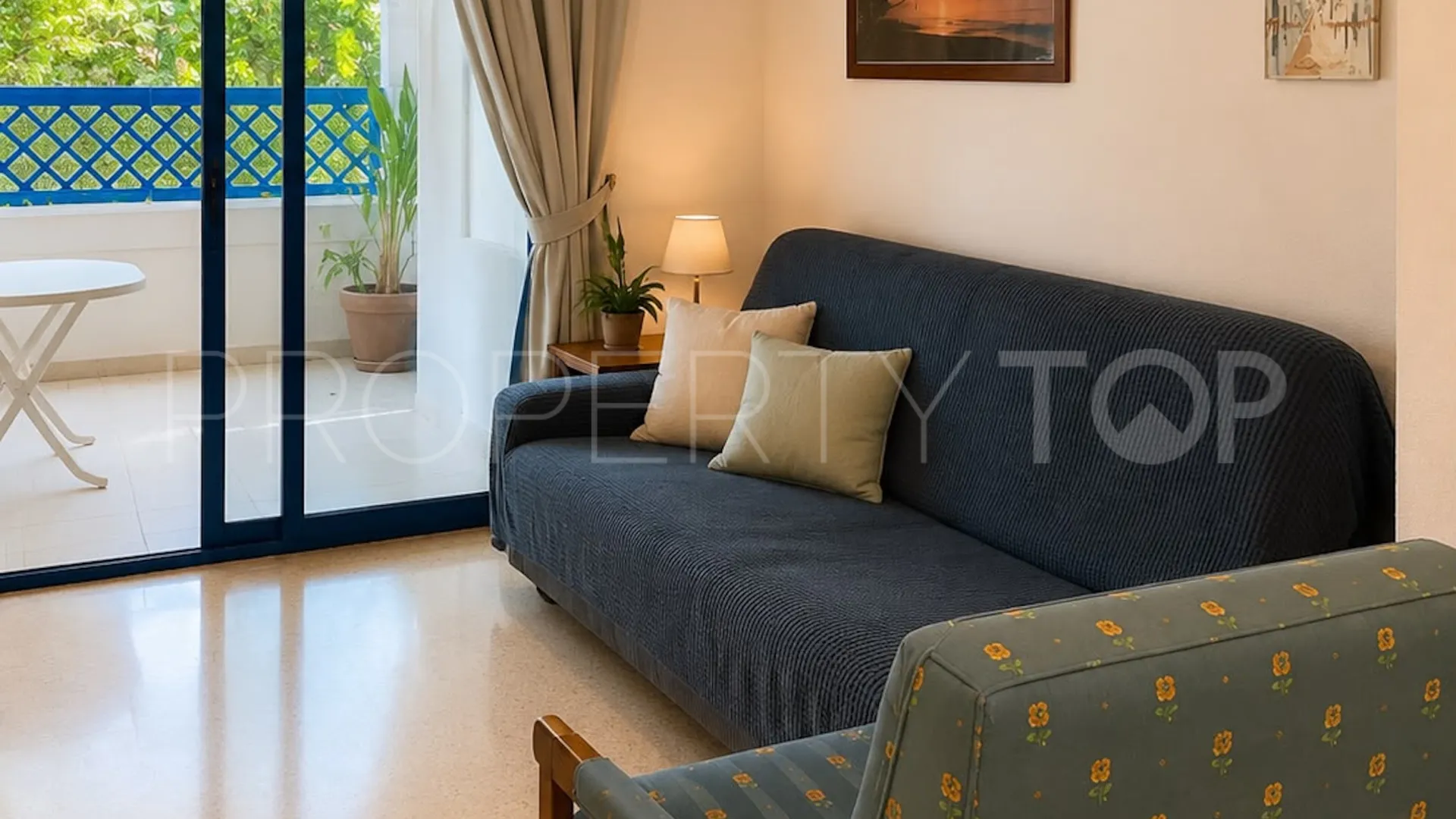 Buy apartment with 2 bedrooms in Las Lagunas